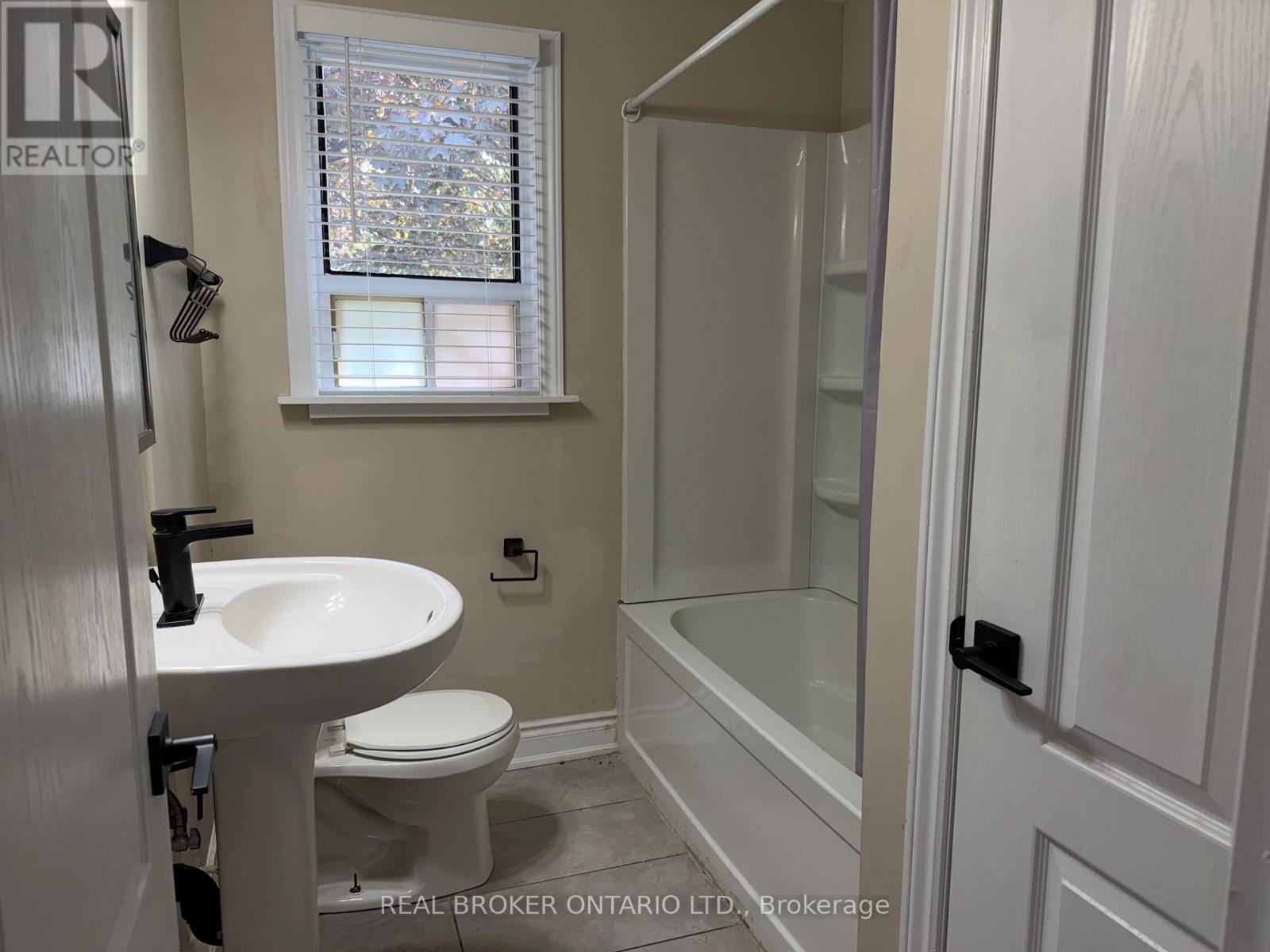 Main - 4 Keats Avenue, Halton Hills (Georgetown), Ontario  L7G 1T4 - Photo 13 - W13172566