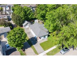 <div class="price">$639,900</div> 44 Willow Street S, Halton Hills (Ac Acton)<br><div style="margin-bottom:8px;"><small>RE/MAX Real Estate Centre Inc.</small></div><div class='bed_bath'>3 Bed | 1 Bath</div>