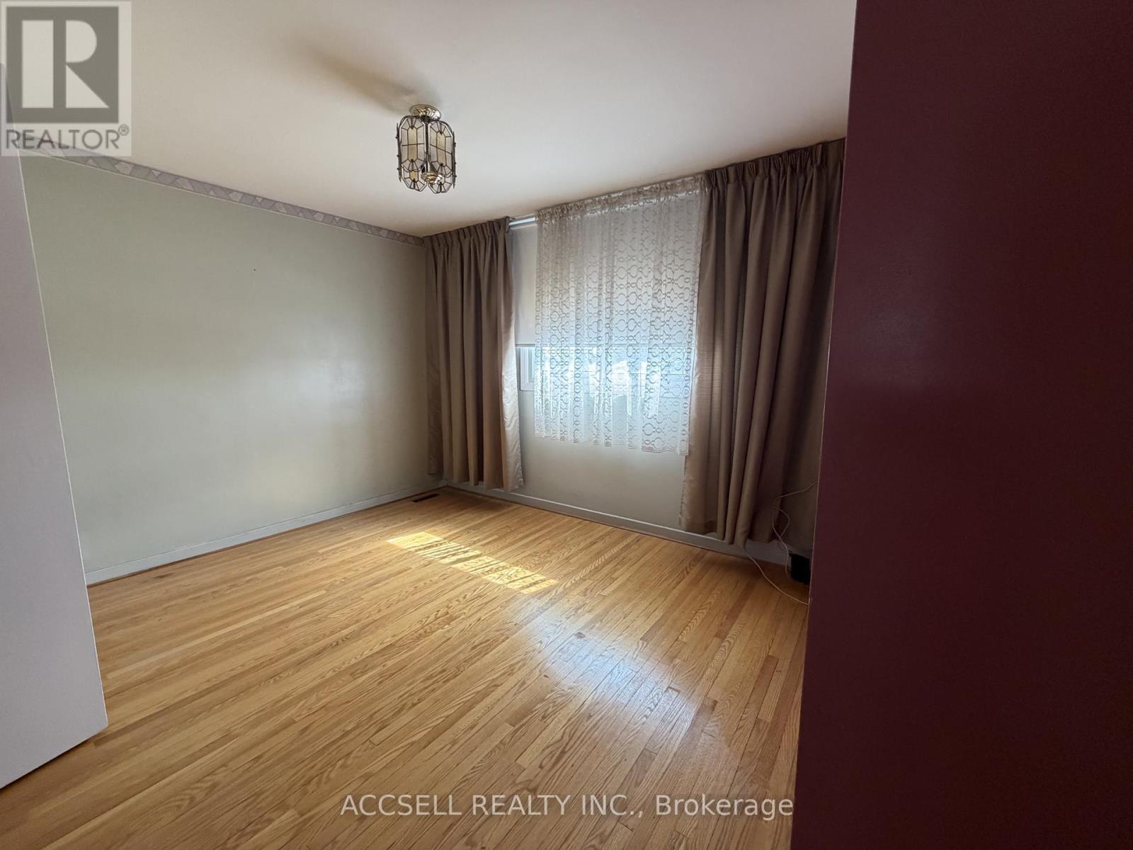 135 Mountainview Road S, Halton Hills (Georgetown), Ontario  L7G 4K2 - Photo 11 - W13208942