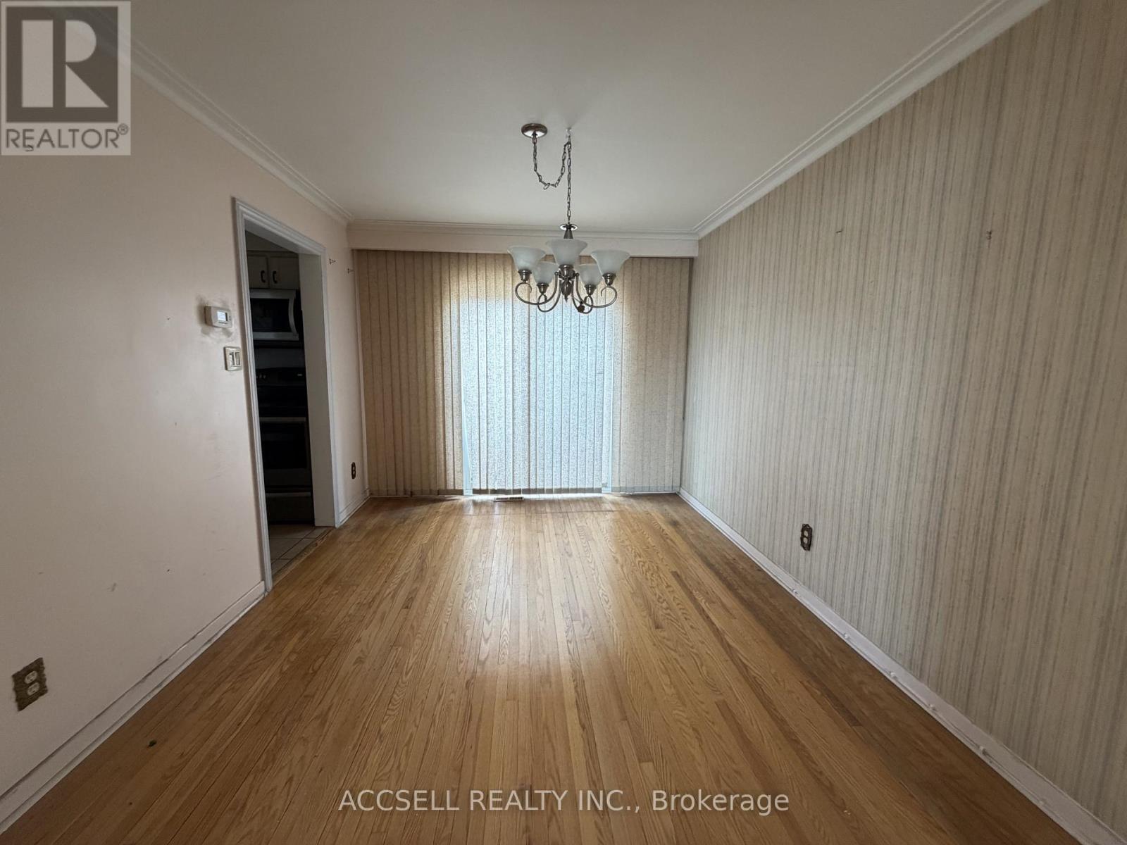 135 Mountainview Road S, Halton Hills (Georgetown), Ontario  L7G 4K2 - Photo 5 - W13208942