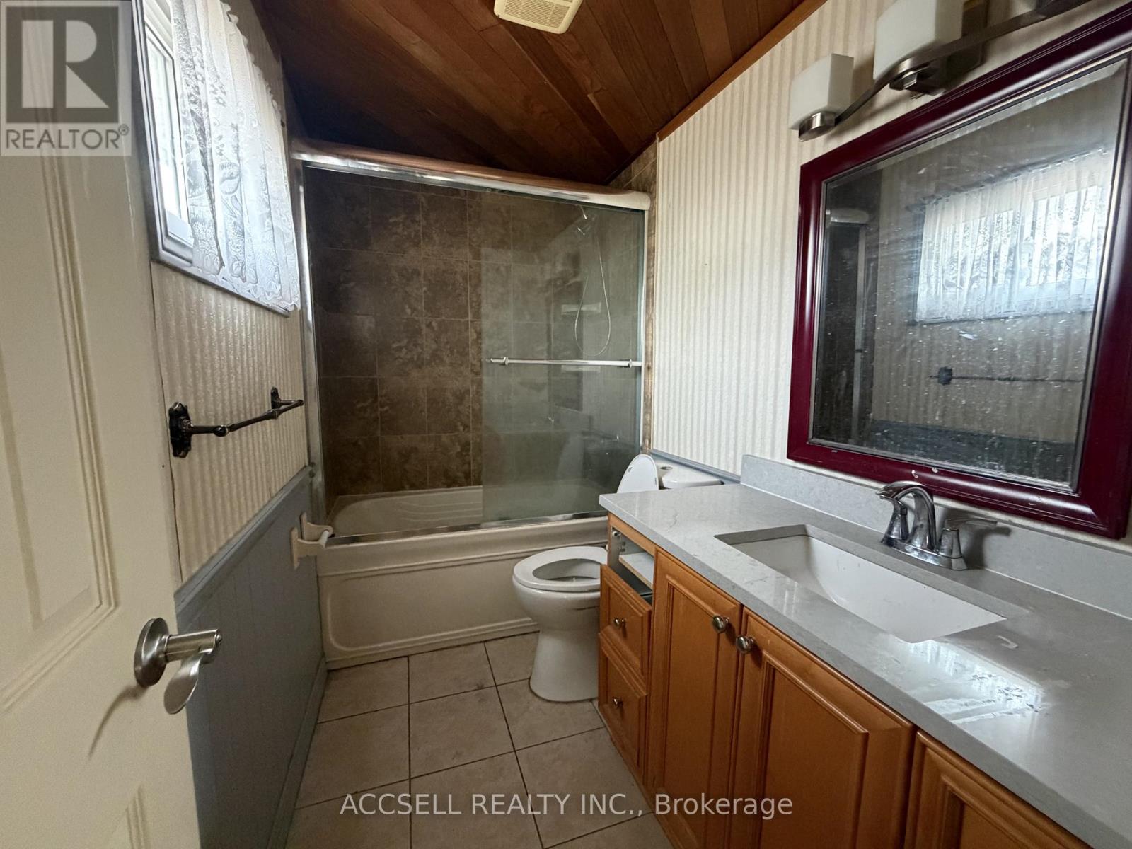 135 Mountainview Road S, Halton Hills (Georgetown), Ontario  L7G 4K2 - Photo 6 - W13208942