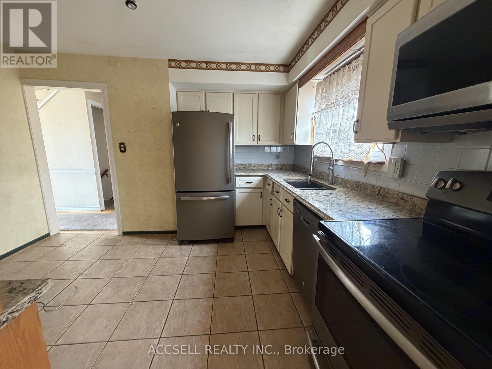 135 Mountainview Road S, Halton Hills (Georgetown), Ontario  L7G 4K2 - Photo 8 - W13208942