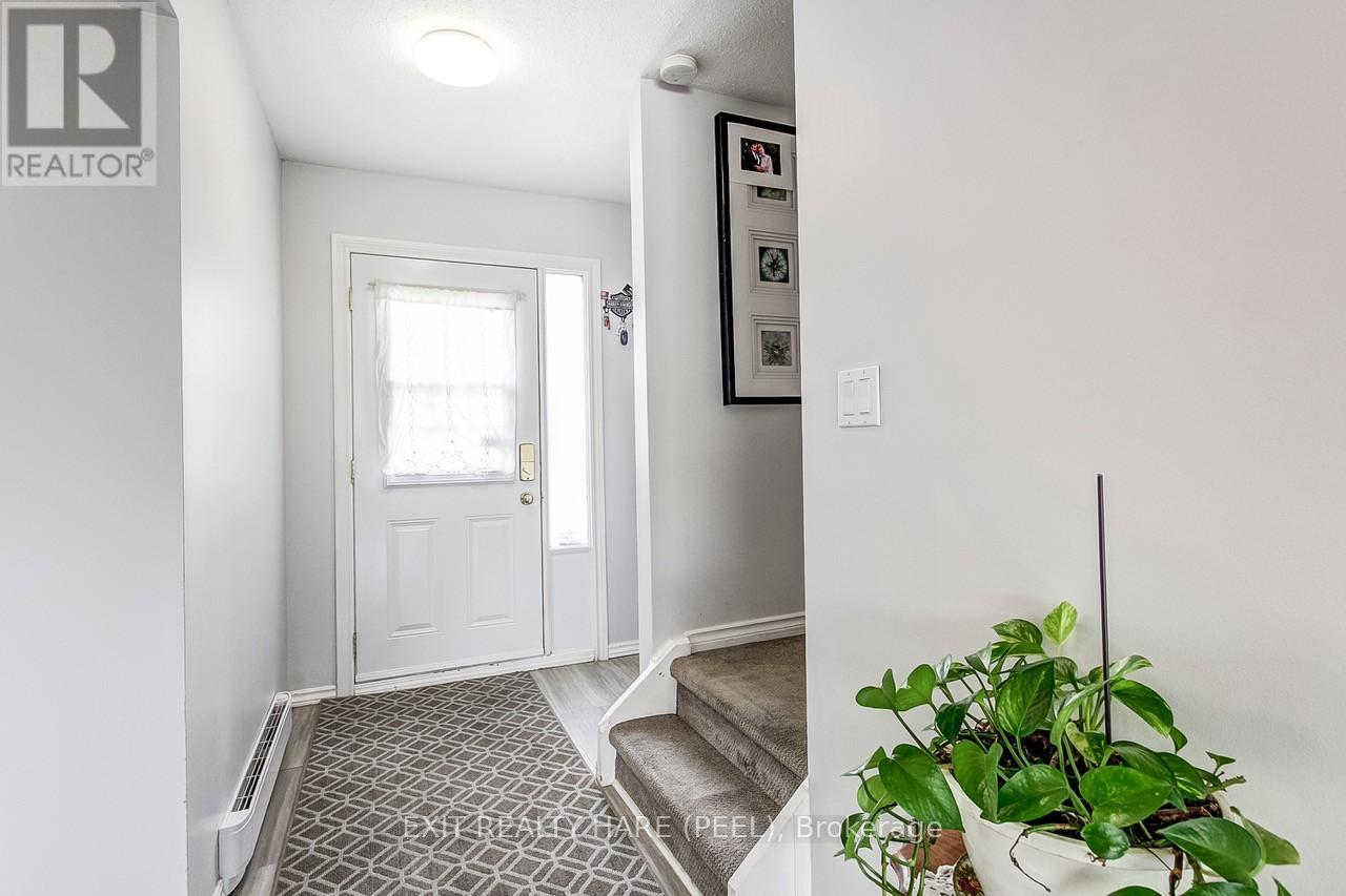 34 Kingham Road, Halton Hills (Ac Acton), Ontario  L7J 1S4 - Photo 5 - W13209010