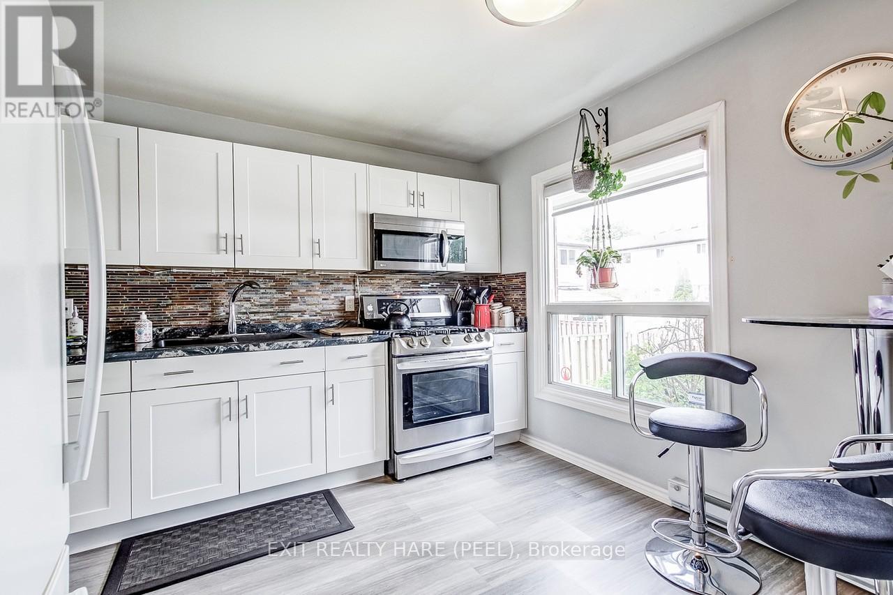 34 Kingham Road, Halton Hills (Ac Acton), Ontario  L7J 1S4 - Photo 6 - W13209010