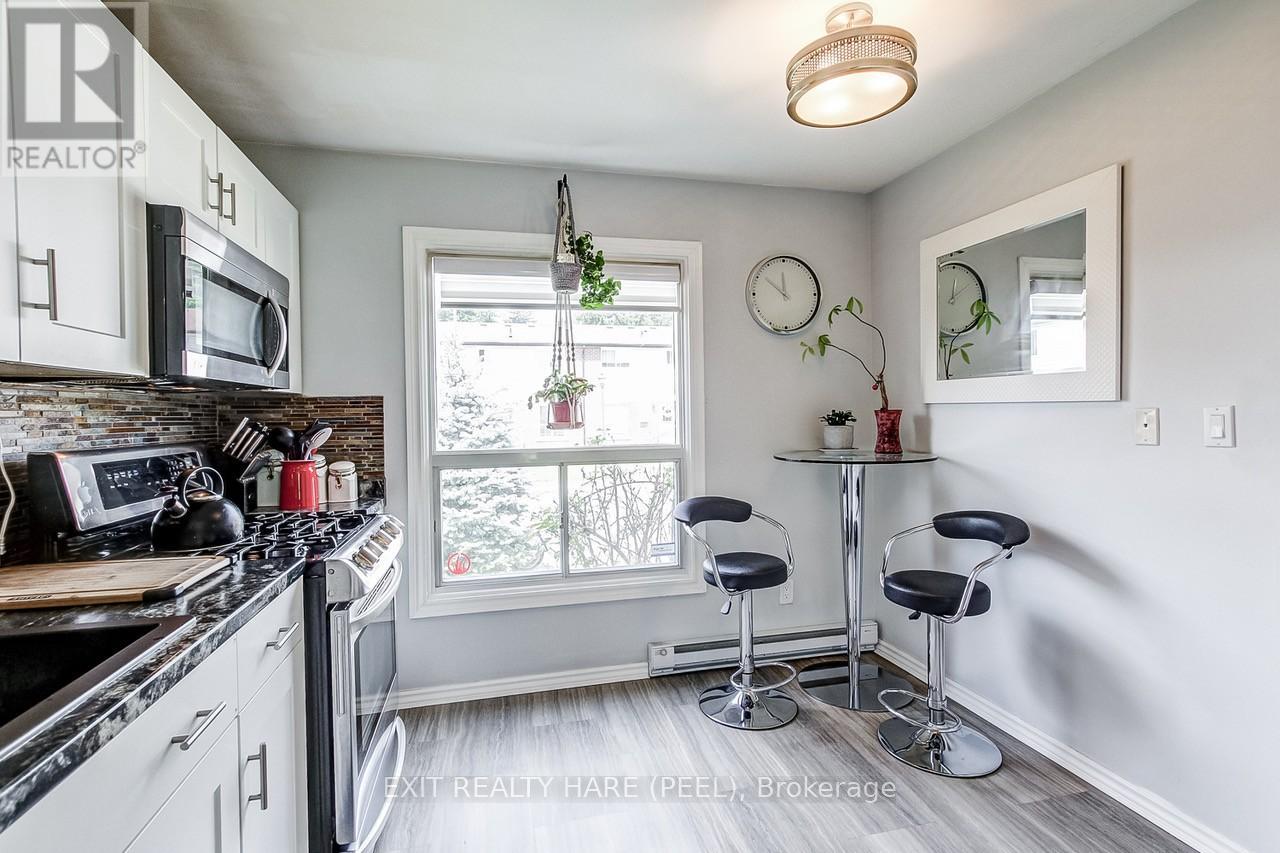 34 Kingham Road, Halton Hills (Ac Acton), Ontario  L7J 1S4 - Photo 7 - W13209010