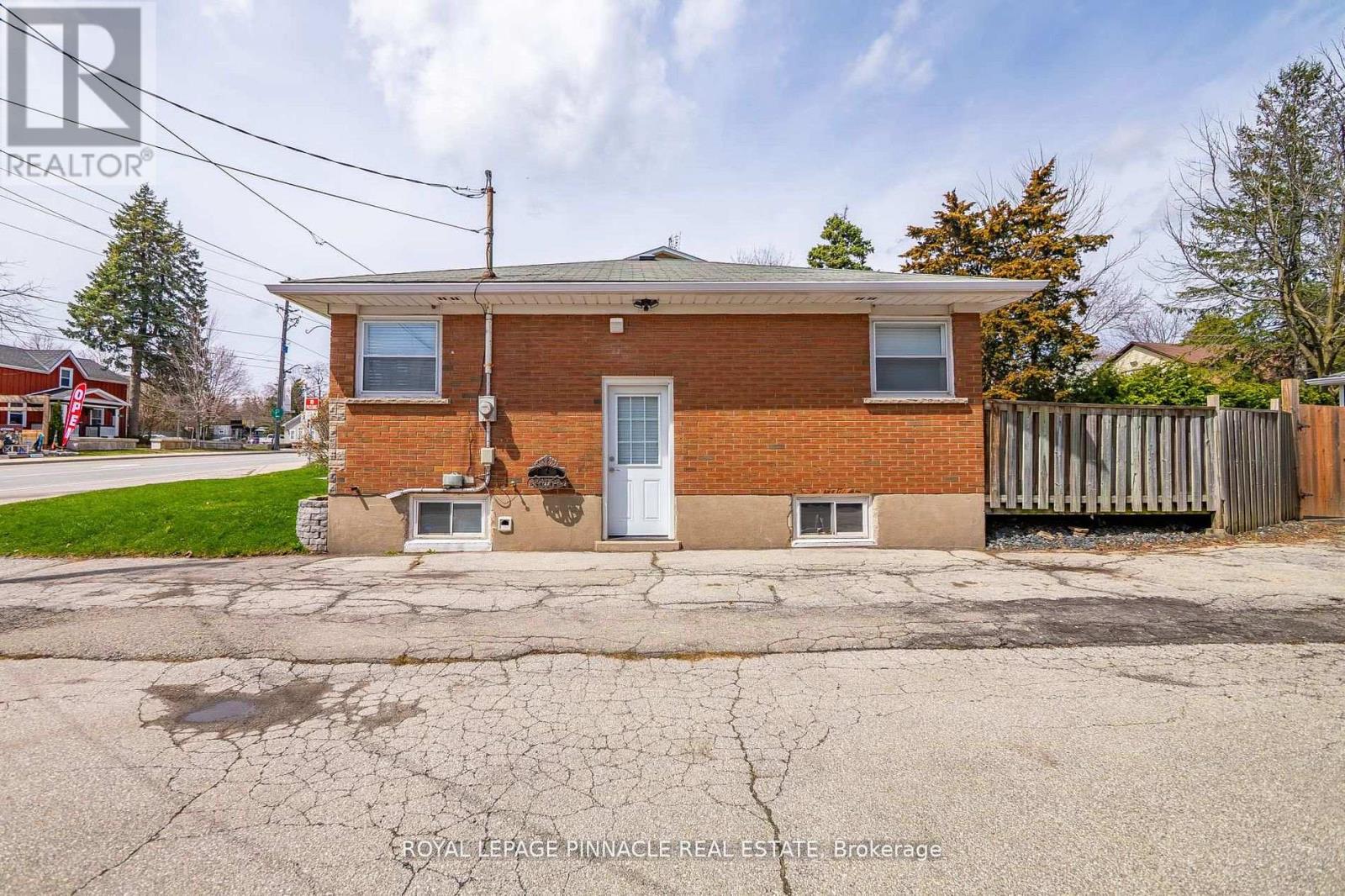 45 Main Street N, Milton (Campbellville), Ontario  L0P 1B0 - Photo 5 - W13211062