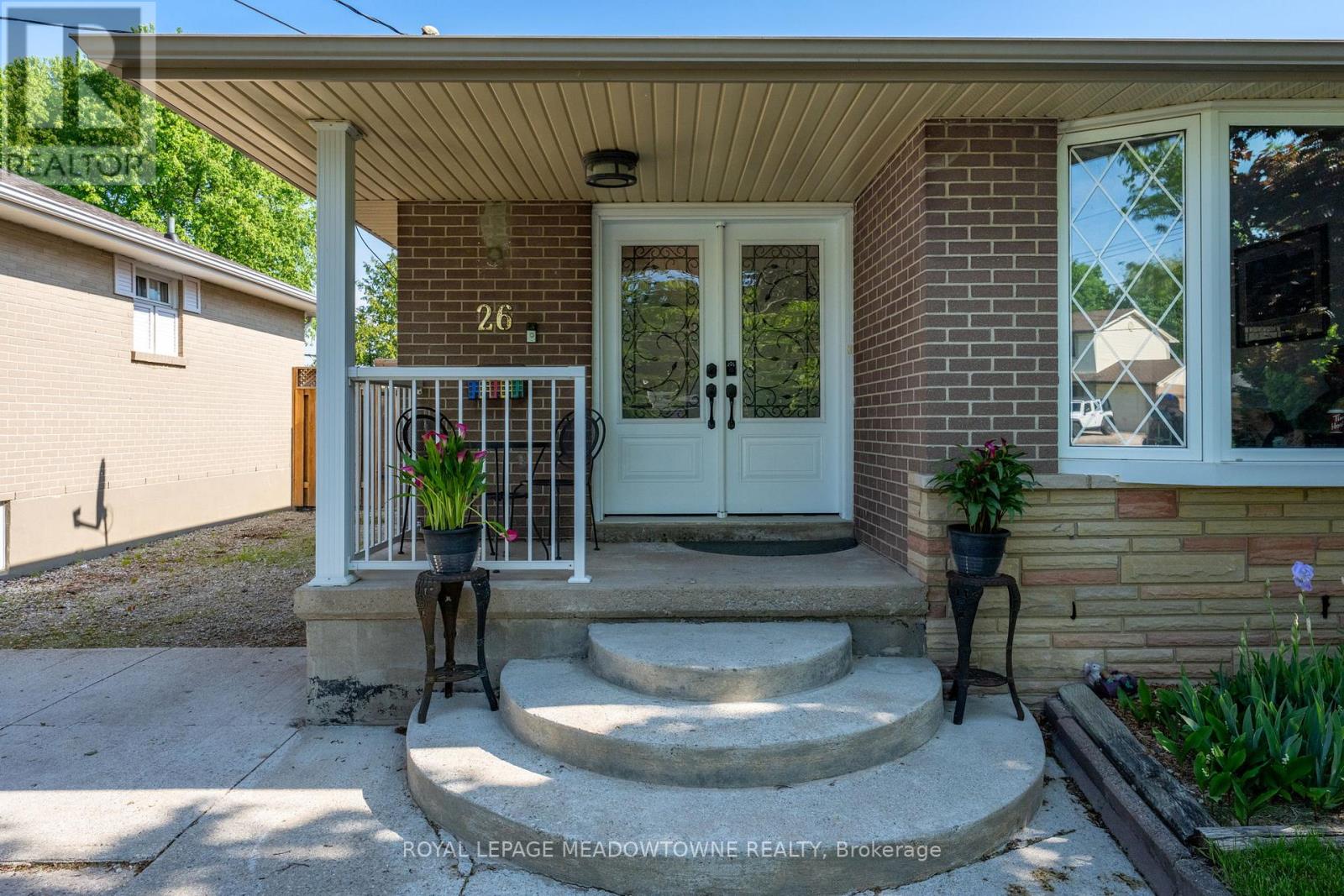 26 Moultrey Crescent, Halton Hills (Georgetown), Ontario  L7G 4N5 - Photo 2 - W13212498