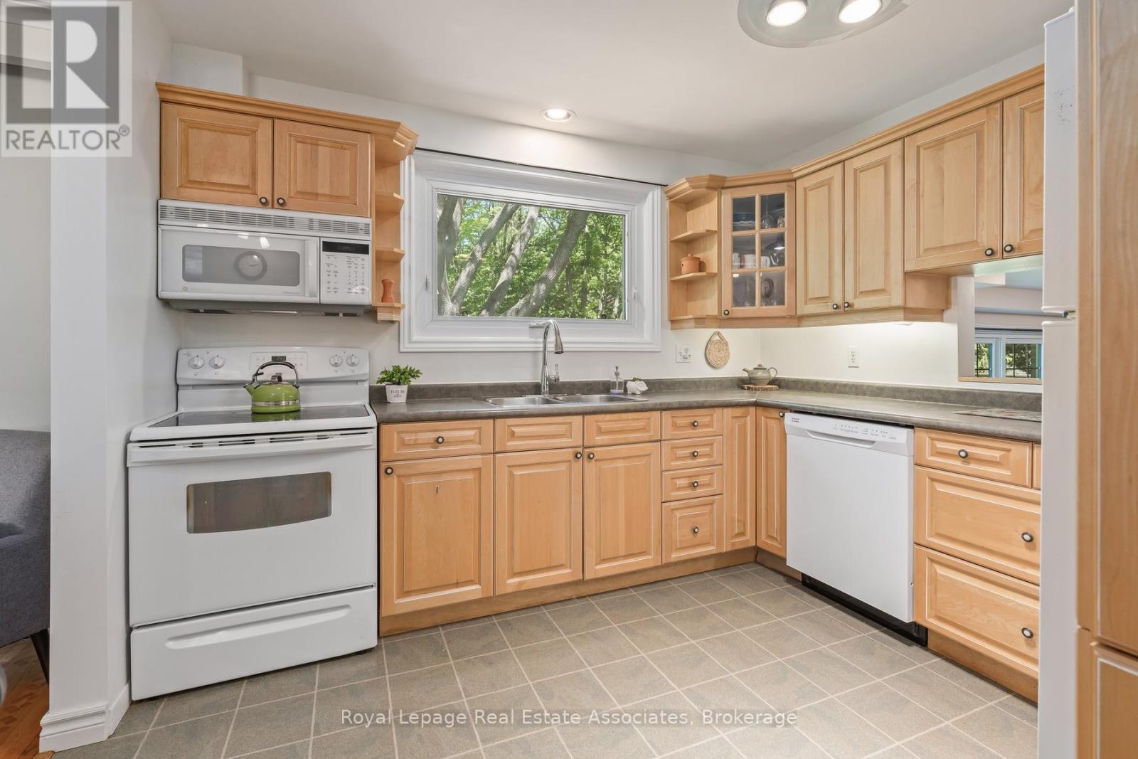 17 Metcalfe Court, Halton Hills (Georgetown), Ontario  L7G 4N7 - Photo 13 - W13212712