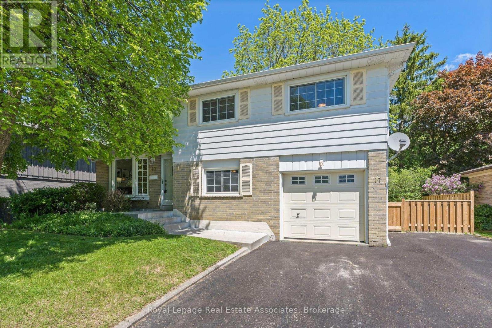 17 Metcalfe Court, Halton Hills (Georgetown), Ontario  L7G 4N7 - Photo 2 - W13212712