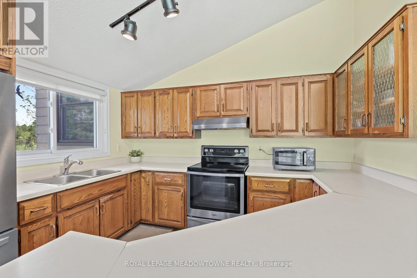 12072 Sixth Line, Halton Hills (Rural Halton Hills), Ontario  L0P 1H0 - Photo 19 - W13212936