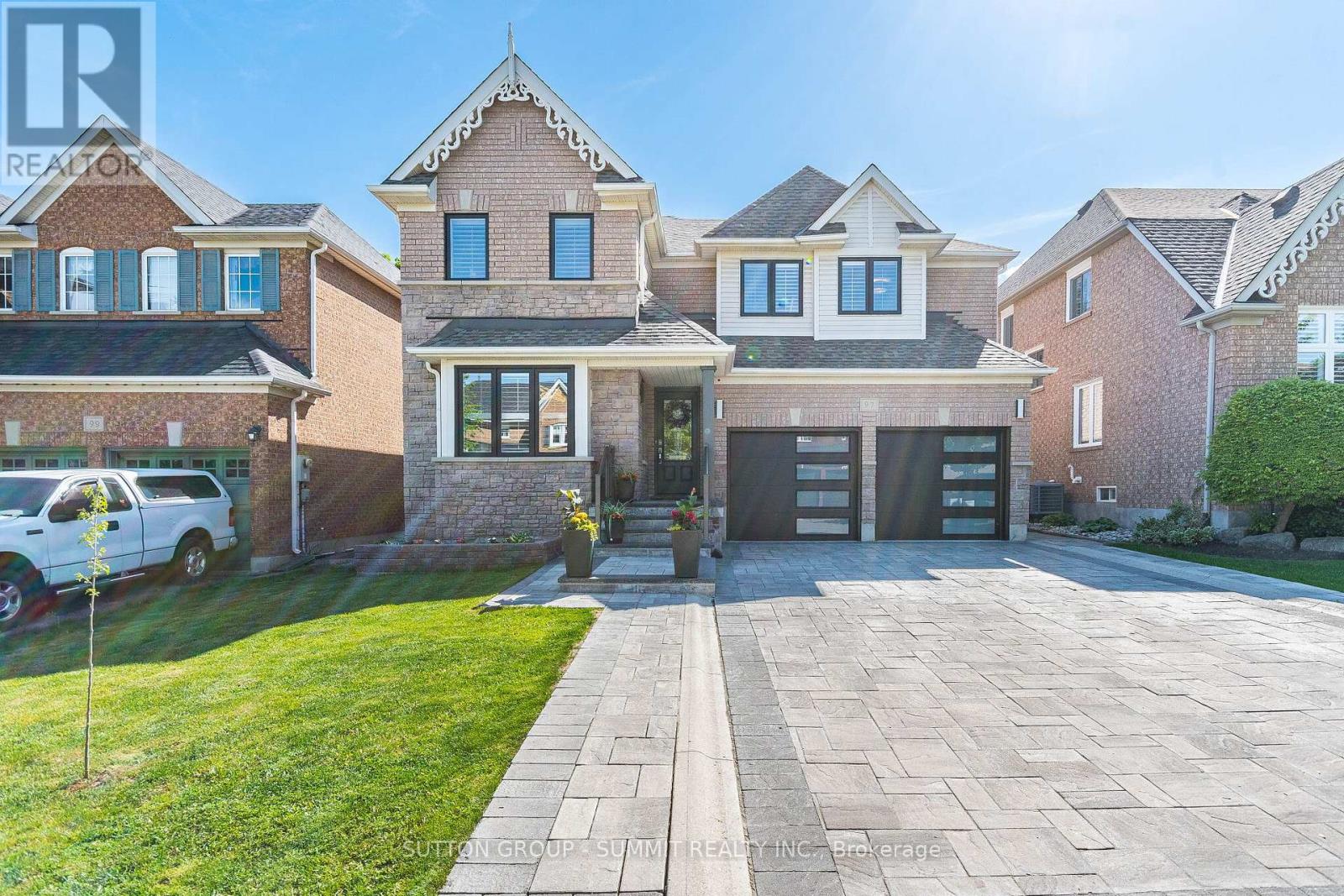 97 Grist Mill Drive, Halton Hills (Georgetown), Ontario  L7G 6B7 - Photo 2 - W13221608
