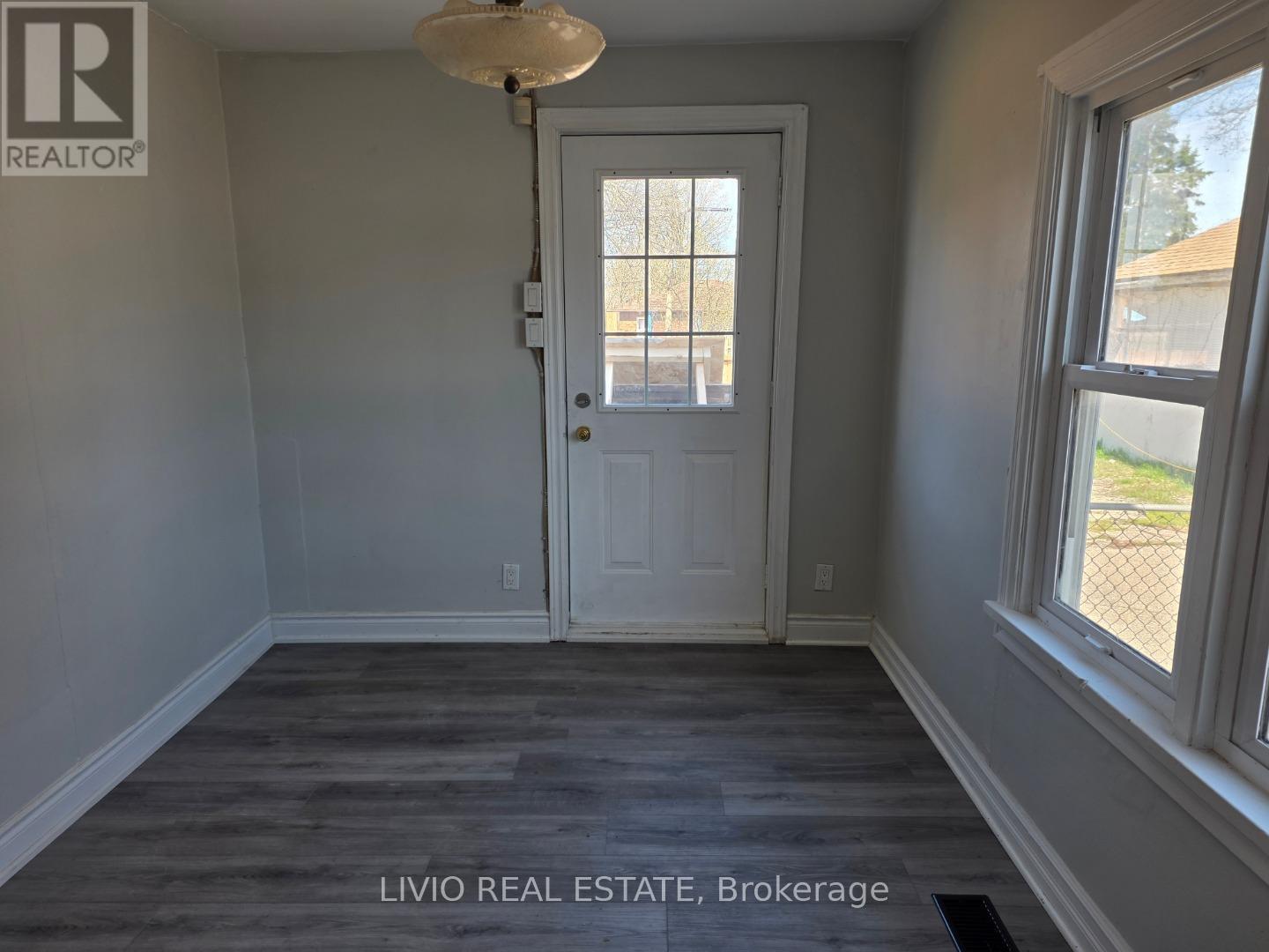 323 Queen Street E, Halton Hills (Ac Acton), Ontario  L7J 1R1 - Photo 10 - W13223058