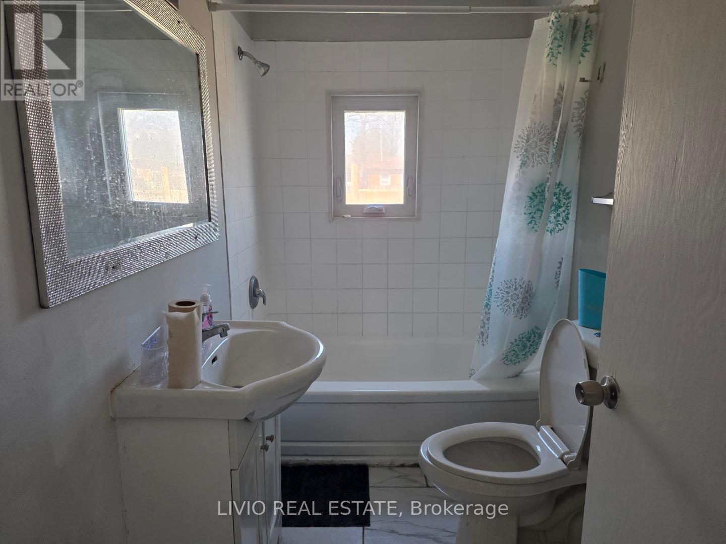 323 Queen Street E, Halton Hills (Ac Acton), Ontario  L7J 1R1 - Photo 12 - W13223058