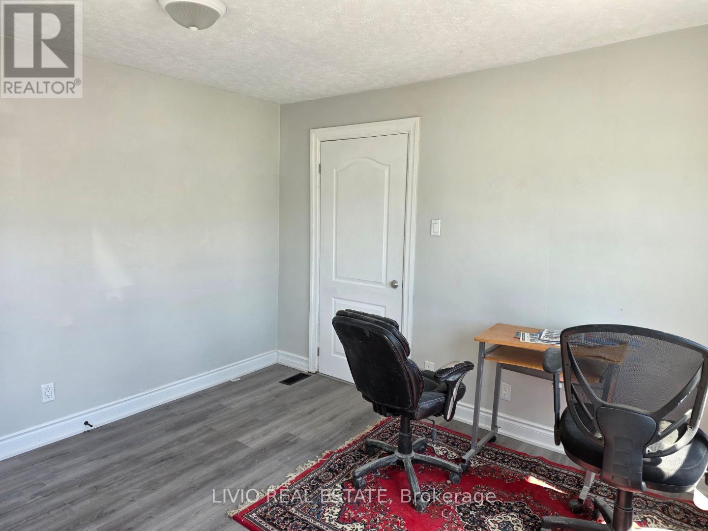 323 Queen Street E, Halton Hills (Ac Acton), Ontario  L7J 1R1 - Photo 15 - W13223058