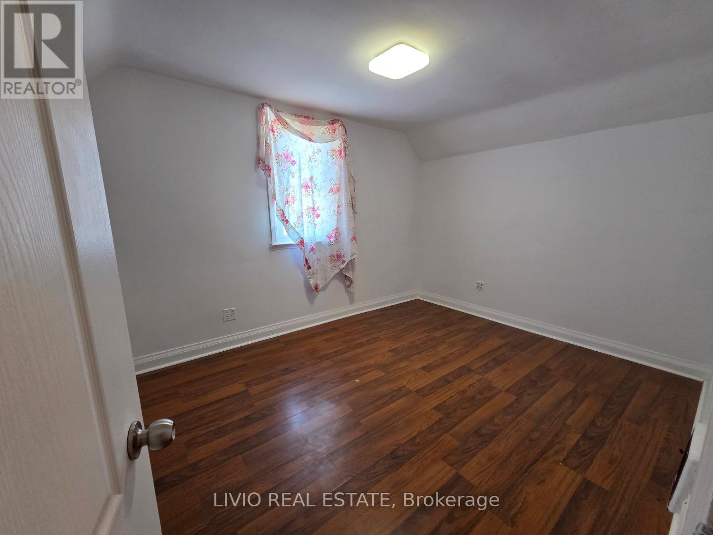 323 Queen Street E, Halton Hills (Ac Acton), Ontario  L7J 1R1 - Photo 16 - W13223058