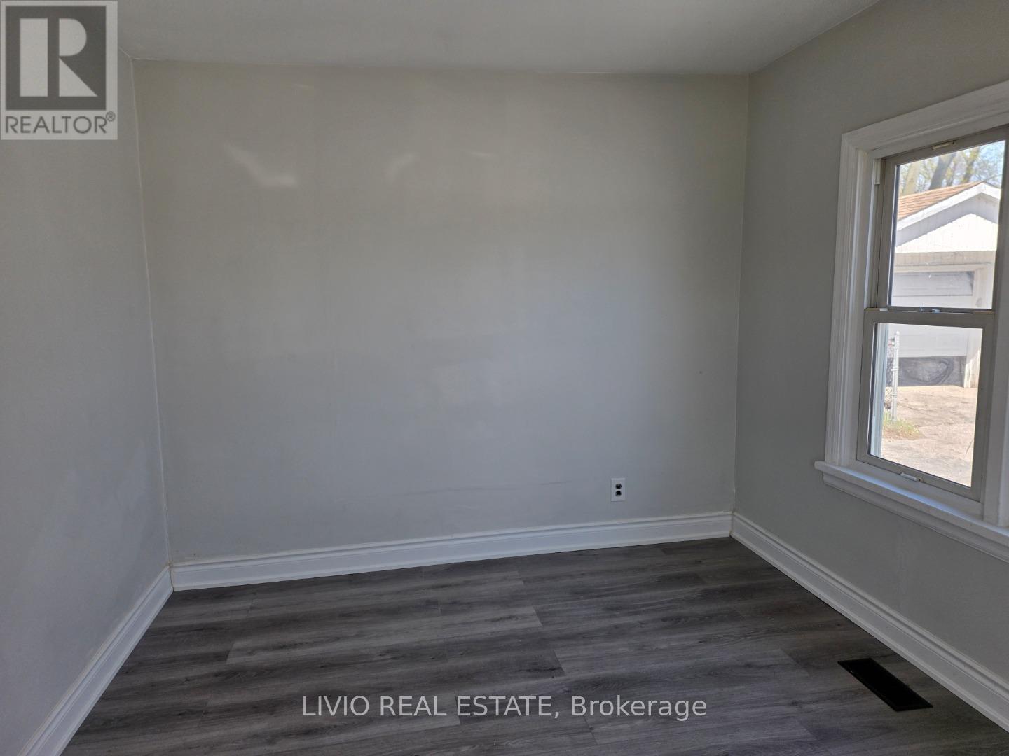 323 Queen Street E, Halton Hills (Ac Acton), Ontario  L7J 1R1 - Photo 5 - W13223058