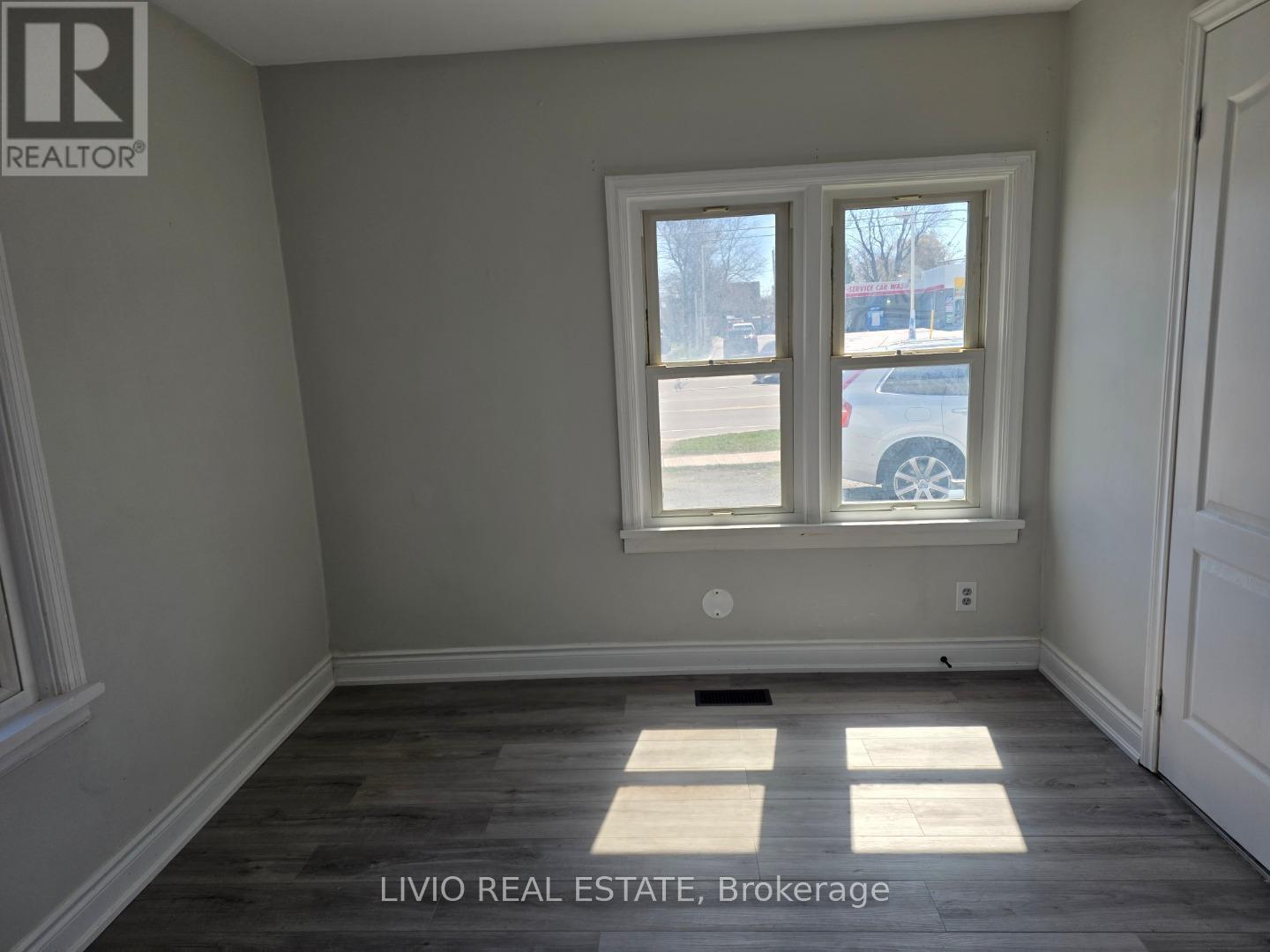 323 Queen Street E, Halton Hills (Ac Acton), Ontario  L7J 1R1 - Photo 6 - W13223058