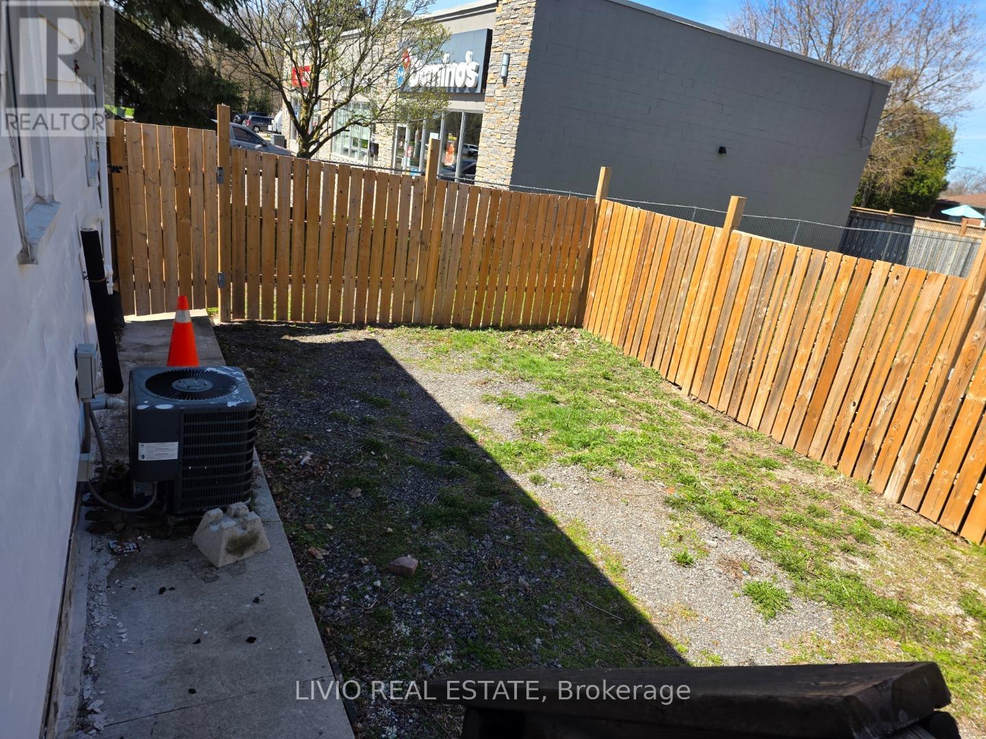 323 Queen Street E, Halton Hills (Ac Acton), Ontario  L7J 1R1 - Photo 8 - W13223058