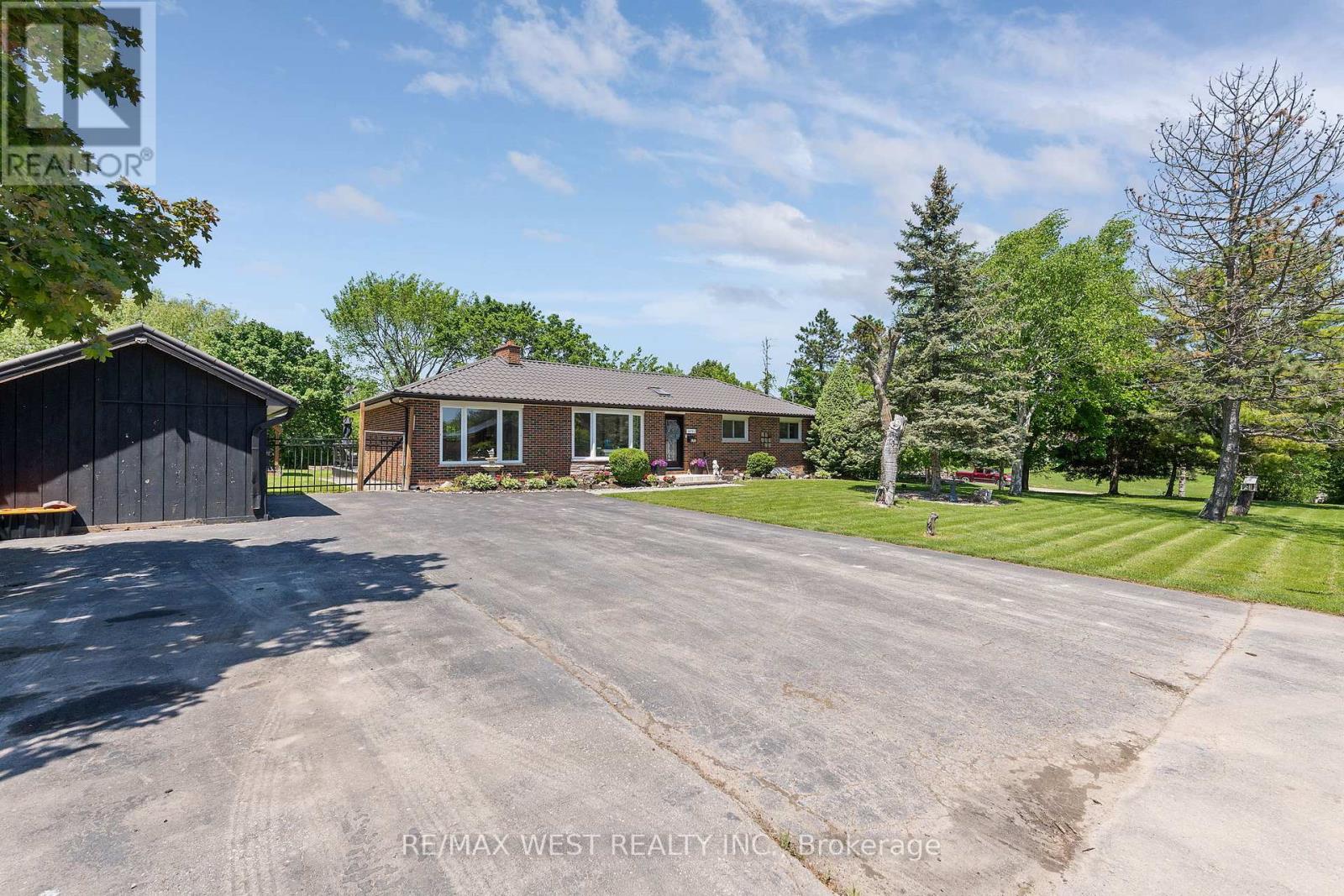 16731 Leslie Hill Road, Halton Hills (Rural Halton Hills), Ontario  L0P 1N0 - Photo 1 - W13225298