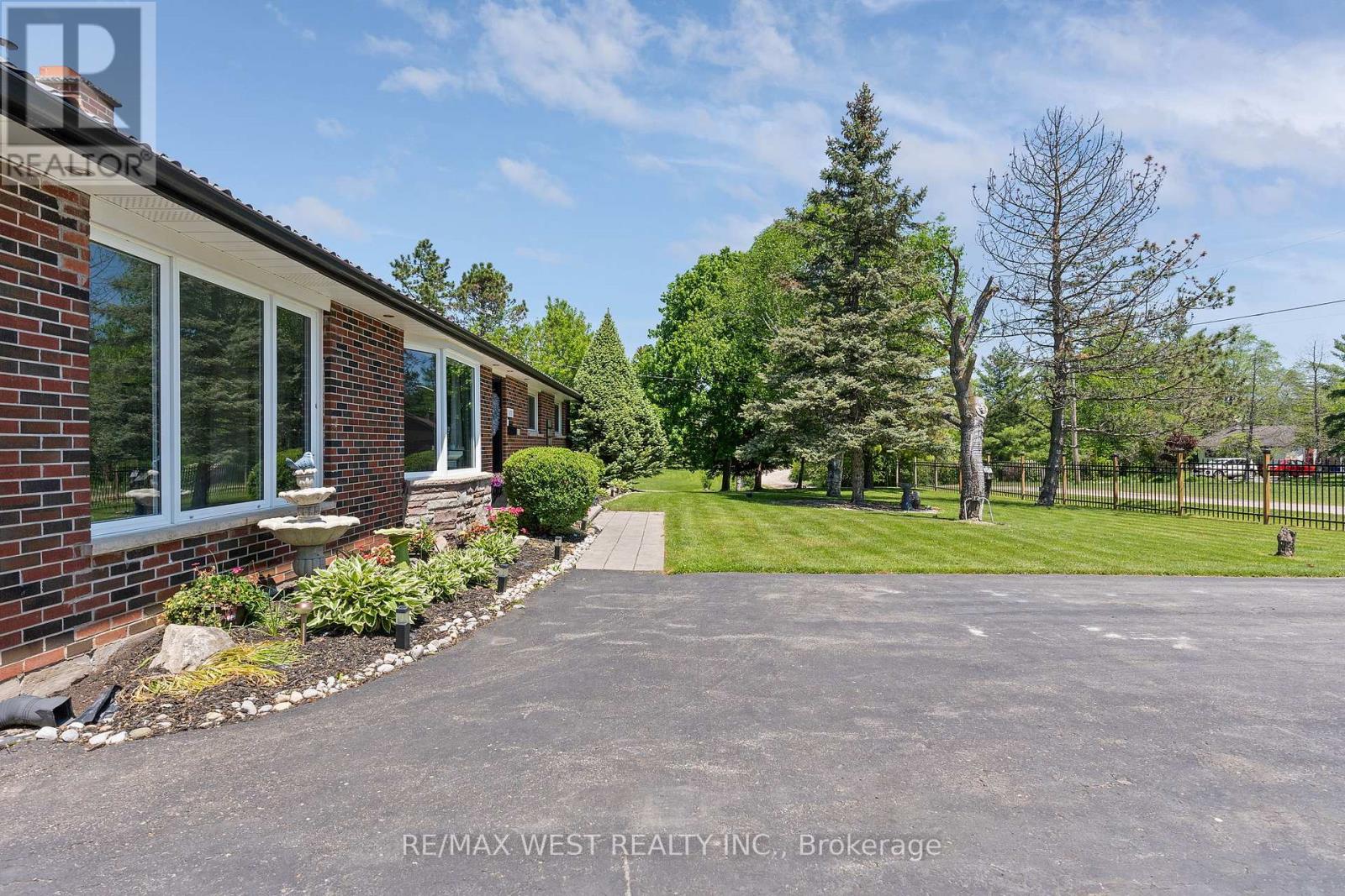 16731 Leslie Hill Road, Halton Hills (Rural Halton Hills), Ontario  L0P 1N0 - Photo 5 - W13225298