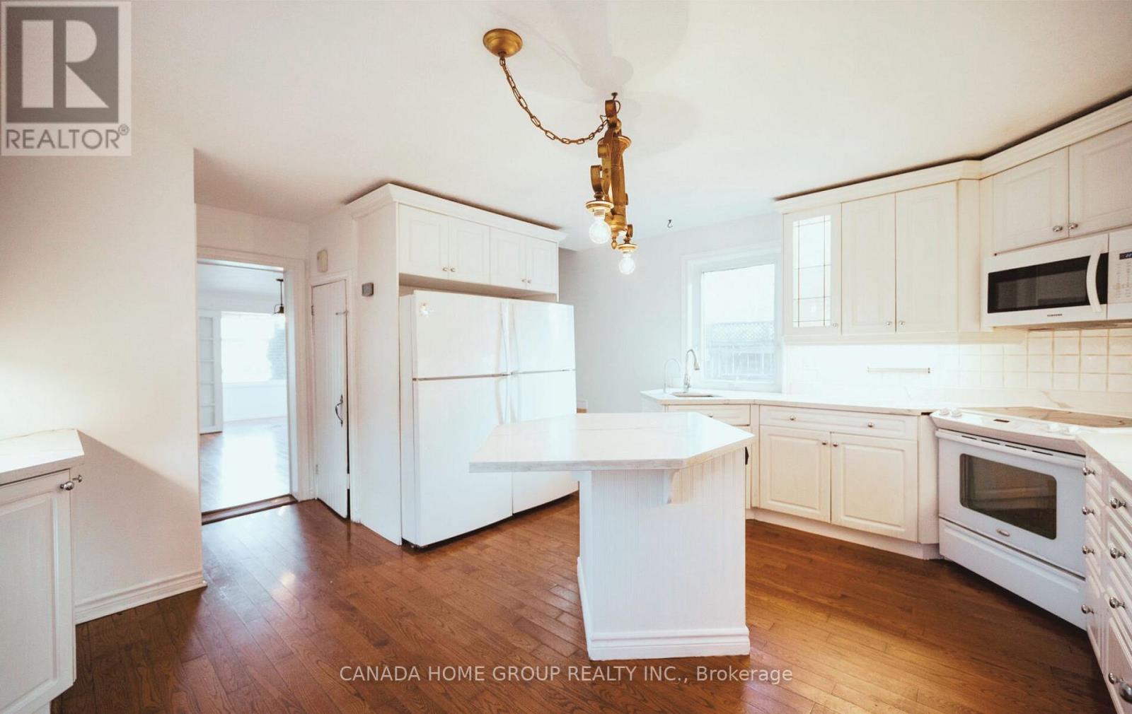 30 Main Street N, Milton (Campbellville), Ontario  L0P 1B0 - Photo 3 - W13232308