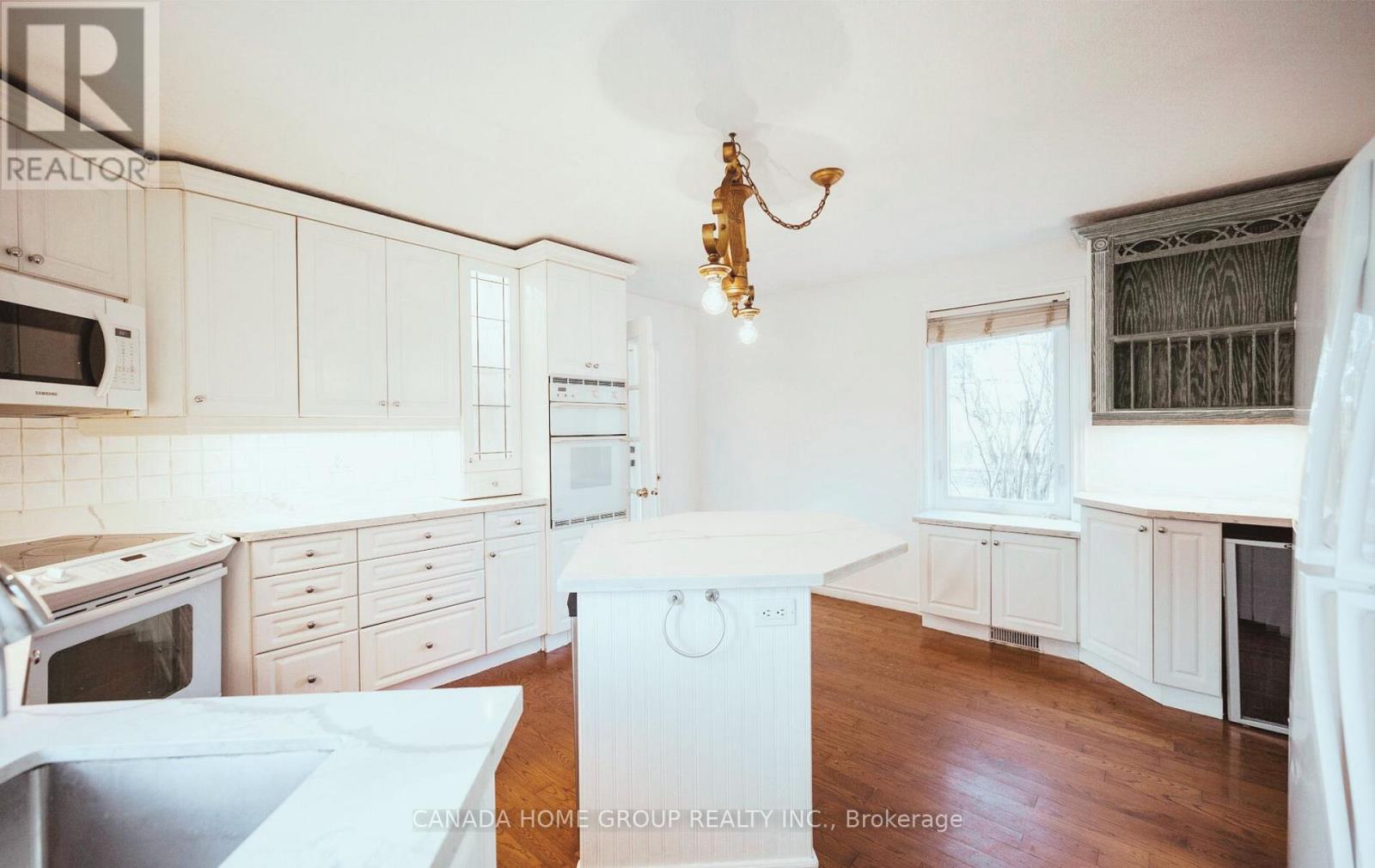 30 Main Street N, Milton (Campbellville), Ontario  L0P 1B0 - Photo 4 - W13232308