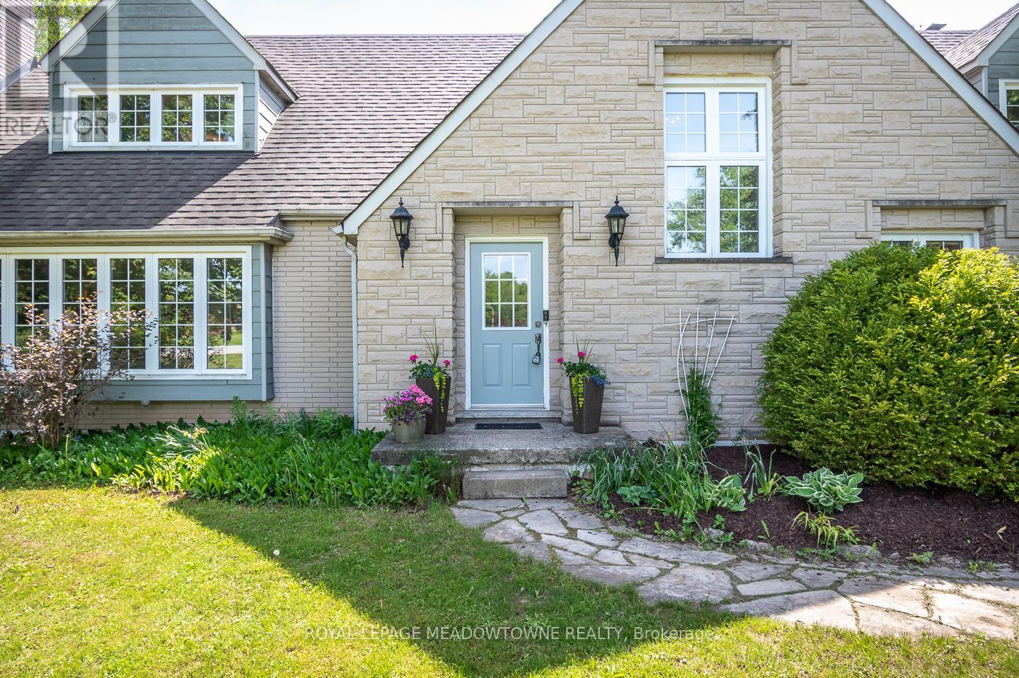 11276 Amos Drive, Milton (Brookville/haltonville), Ontario  L0P 1B0 - Photo 2 - W13234522