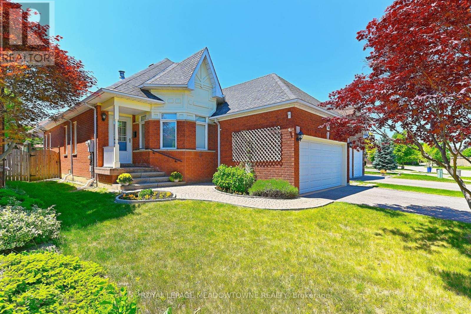 16 Harrop Avenue, Halton Hills (Georgetown), Ontario  L7G 5R2 - Photo 1 - W13240292