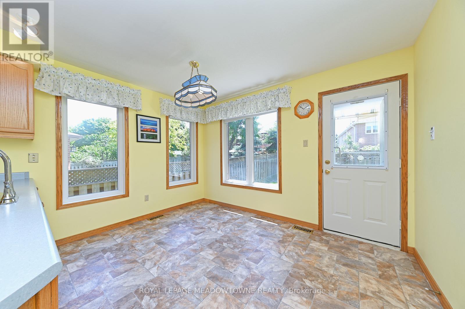 16 Harrop Avenue, Halton Hills (Georgetown), Ontario  L7G 5R2 - Photo 19 - W13240292