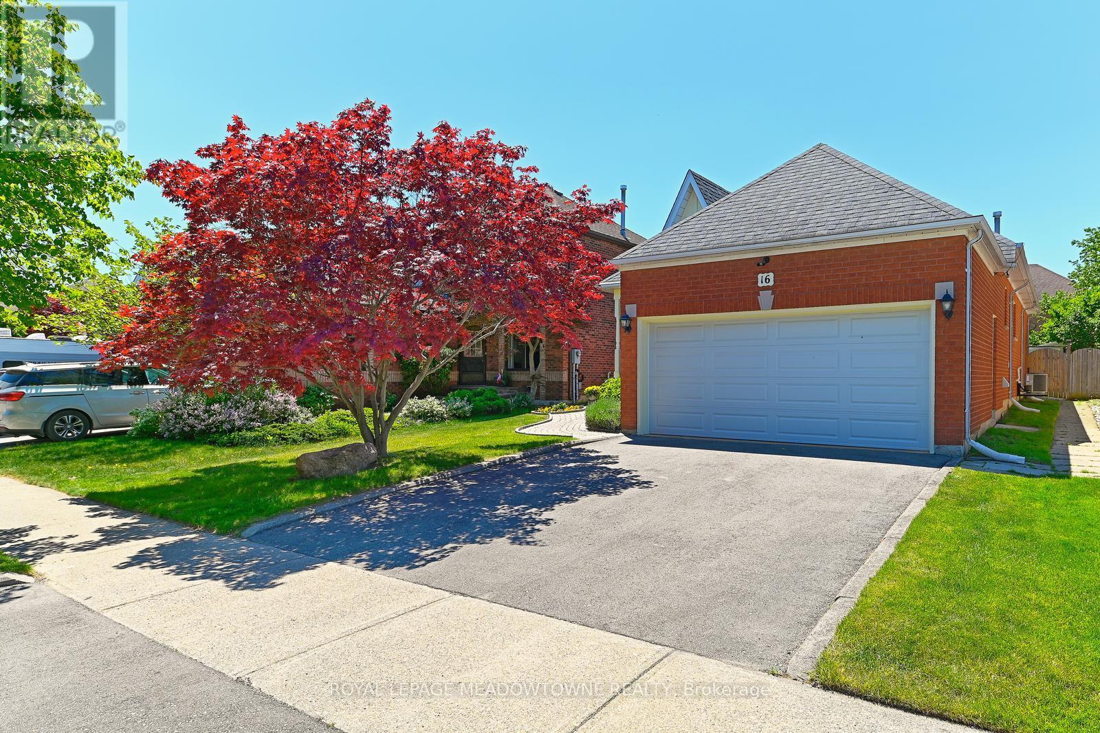 16 Harrop Avenue, Halton Hills (Georgetown), Ontario  L7G 5R2 - Photo 2 - W13240292