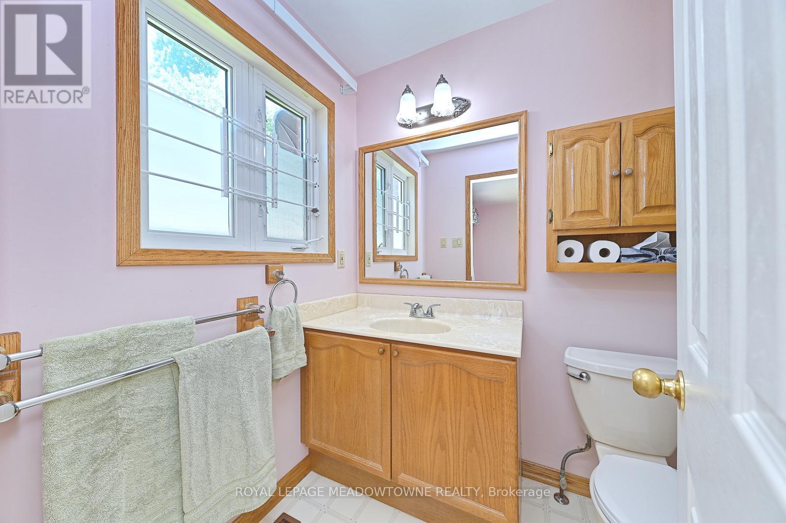 16 Harrop Avenue, Halton Hills (Georgetown), Ontario  L7G 5R2 - Photo 24 - W13240292