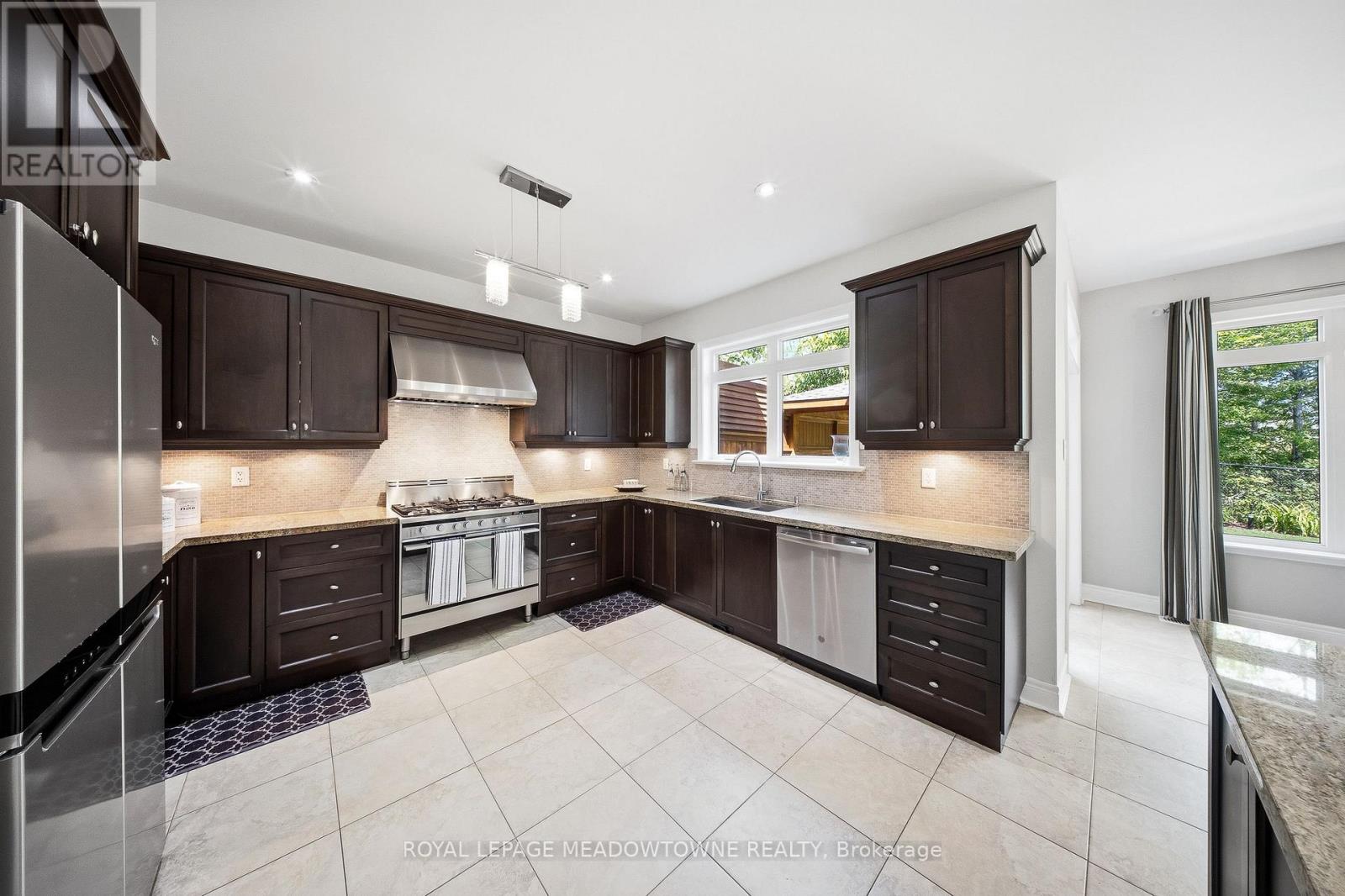 298 Eaton Street, Halton Hills (Georgetown), Ontario  L7G 6N7 - Photo 15 - W13241176