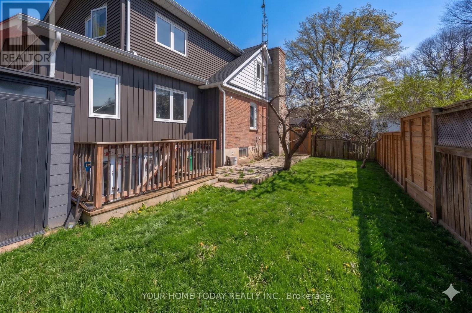 20 Elgin Street, Halton Hills (Georgetown), Ontario  L7G 3M3 - Photo 2 - W13246810