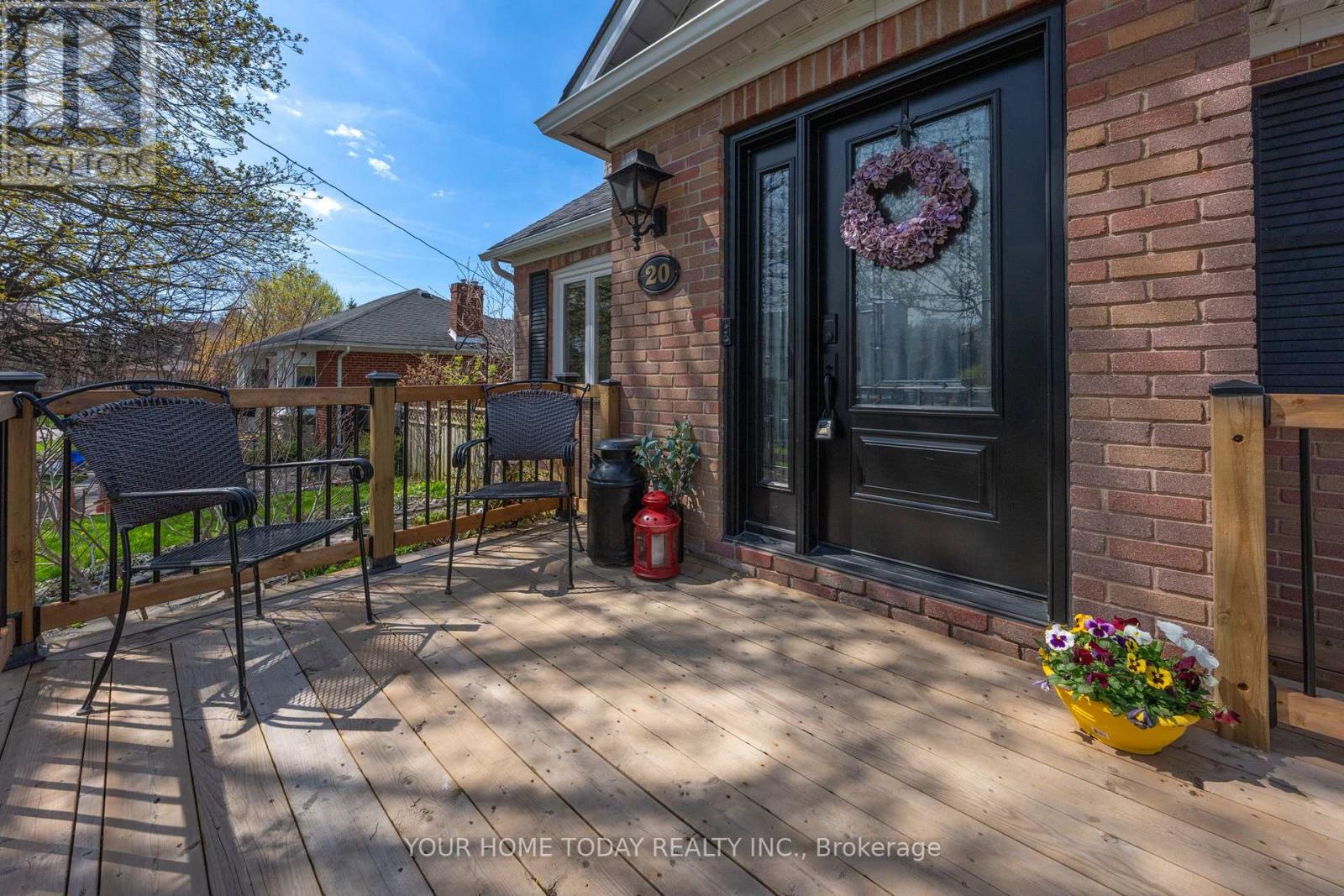 20 Elgin Street, Halton Hills (Georgetown), Ontario  L7G 3M3 - Photo 3 - W13246810