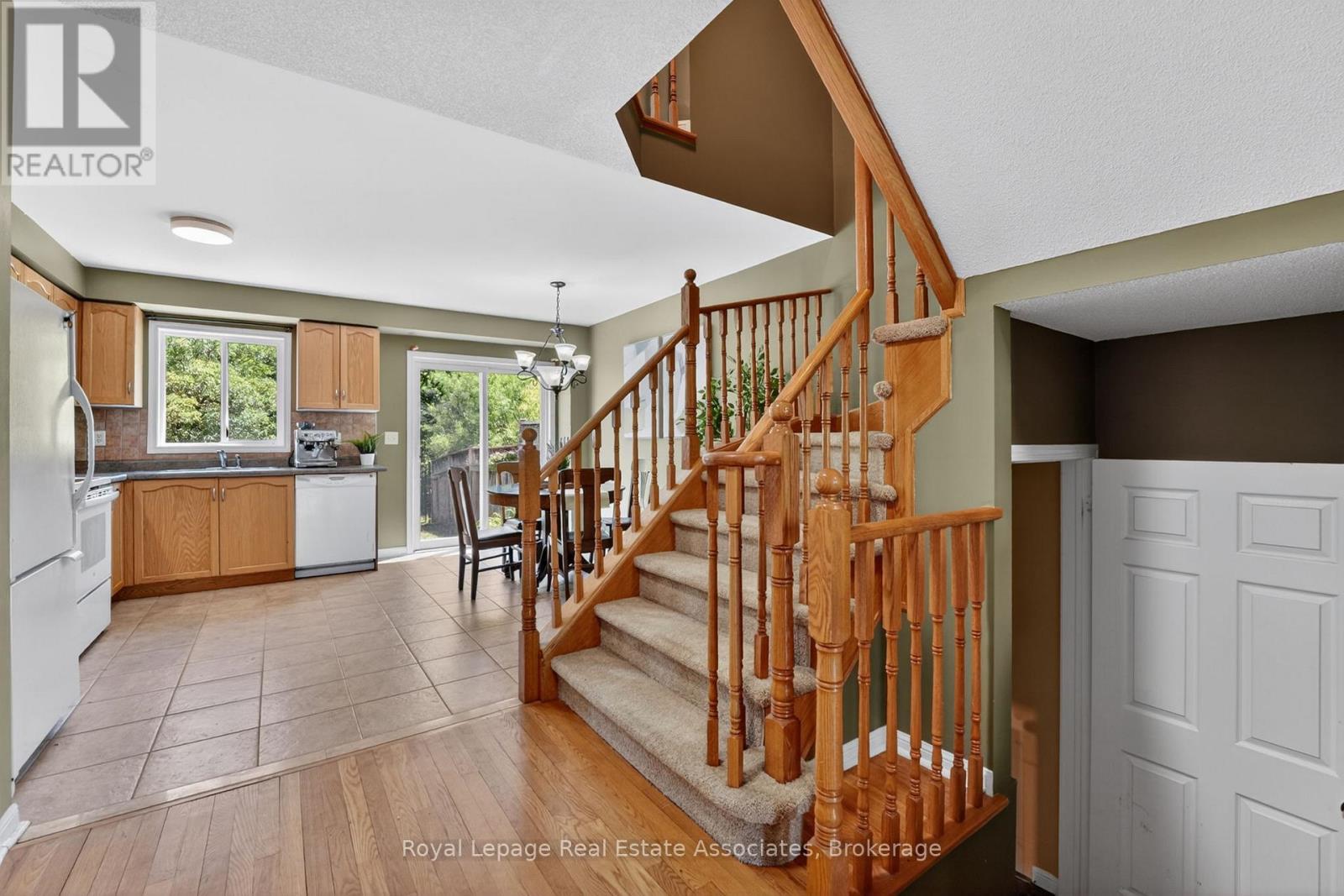 18 - 36 Palomino Trail, Halton Hills (Georgetown), Ontario  L7G 6E9 - Photo 8 - W13245778