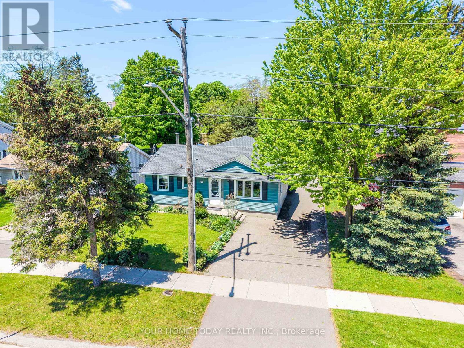 70 Maple Avenue, Halton Hills (Georgetown), Ontario  L7G 1X7 - Photo 2 - W13249728