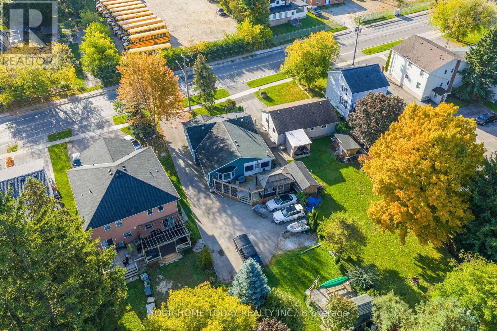 70 Maple Avenue, Halton Hills (Georgetown), Ontario  L7G 1X7 - Photo 4 - W13249728