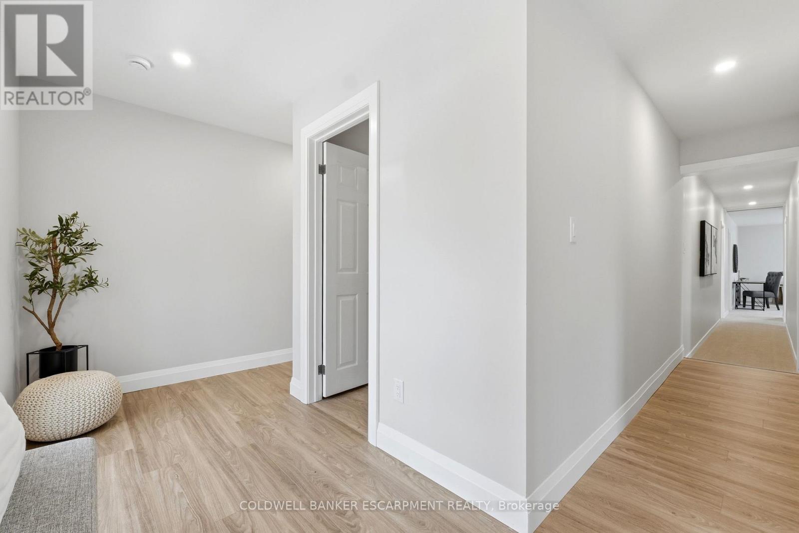 76 Main Street N, Halton Hills (Ac Acton), Ontario  L7J 1W2 - Photo 30 - W13410234