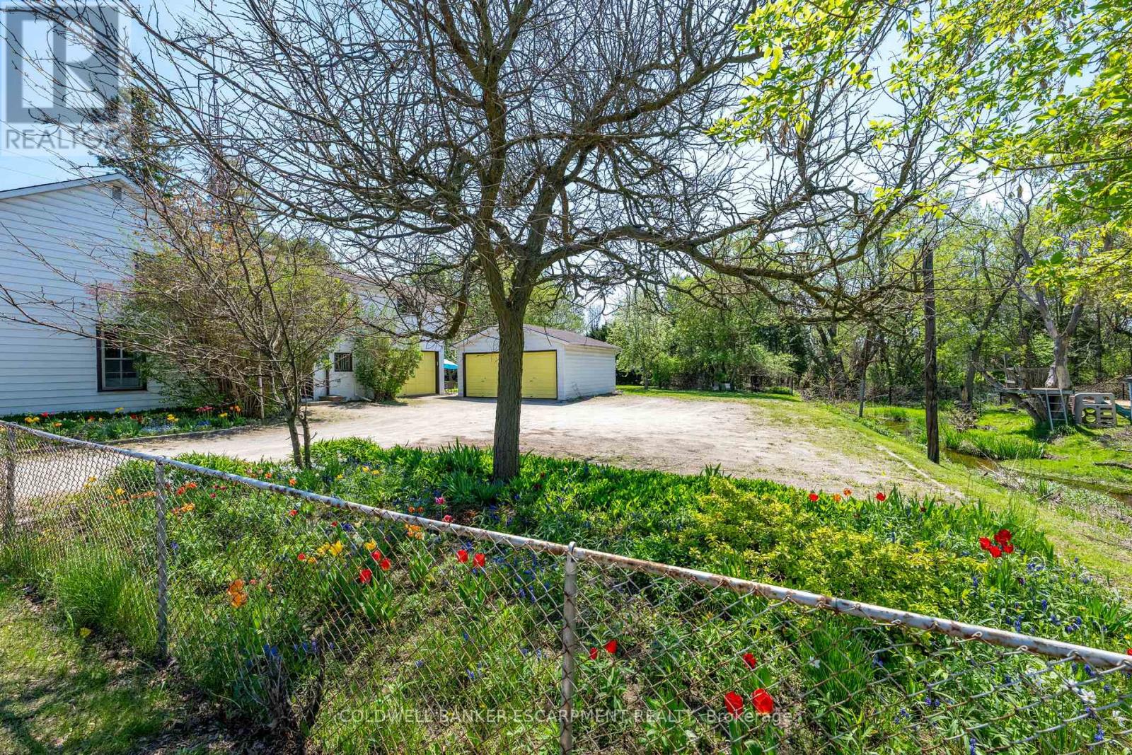 76 Main Street N, Halton Hills (Ac Acton), Ontario  L7J 1W2 - Photo 8 - W13410234