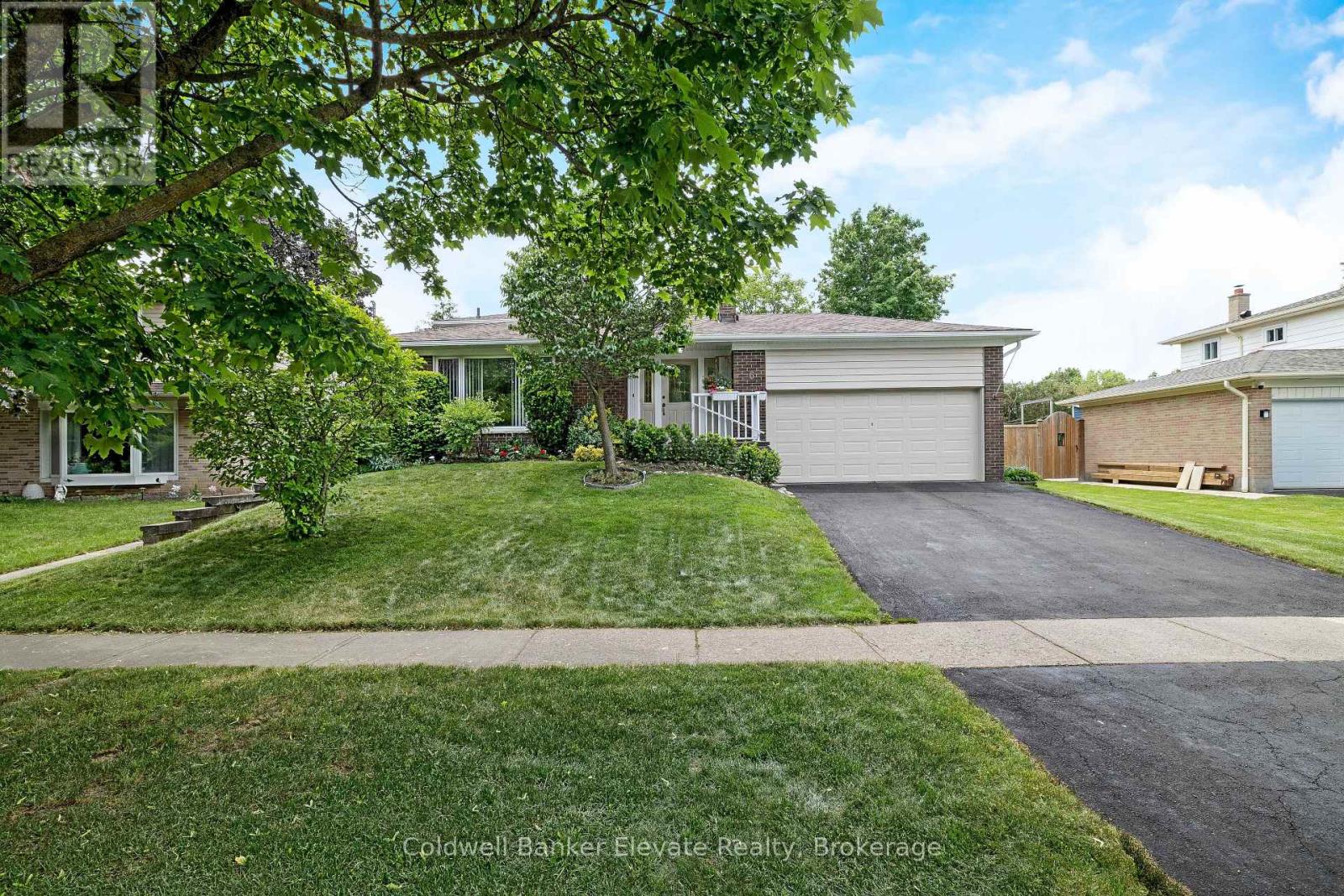 6 Metcalfe Court, Halton Hills (Georgetown), Ontario  L7G 4N6 - Photo 5 - W13415166