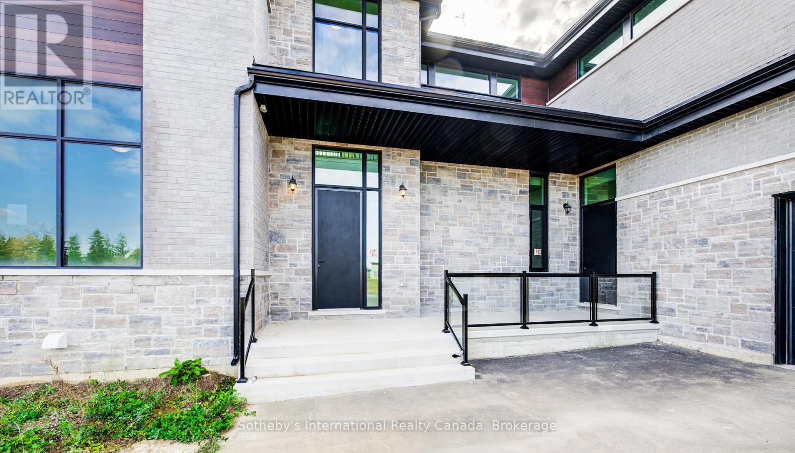 6 Sugarbush Court, Halton Hills (Rural Halton Hills), Ontario  L7G 4S7 - Photo 2 - W13415778