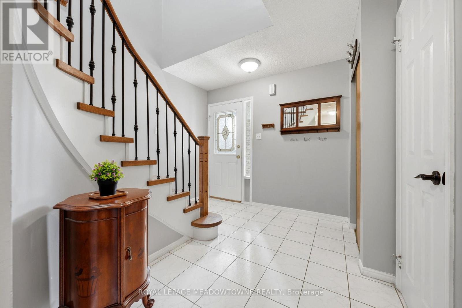 18 Mckinnon Avenue, Halton Hills (Georgetown), Ontario  L7G 5H5 - Photo 3 - W13418472