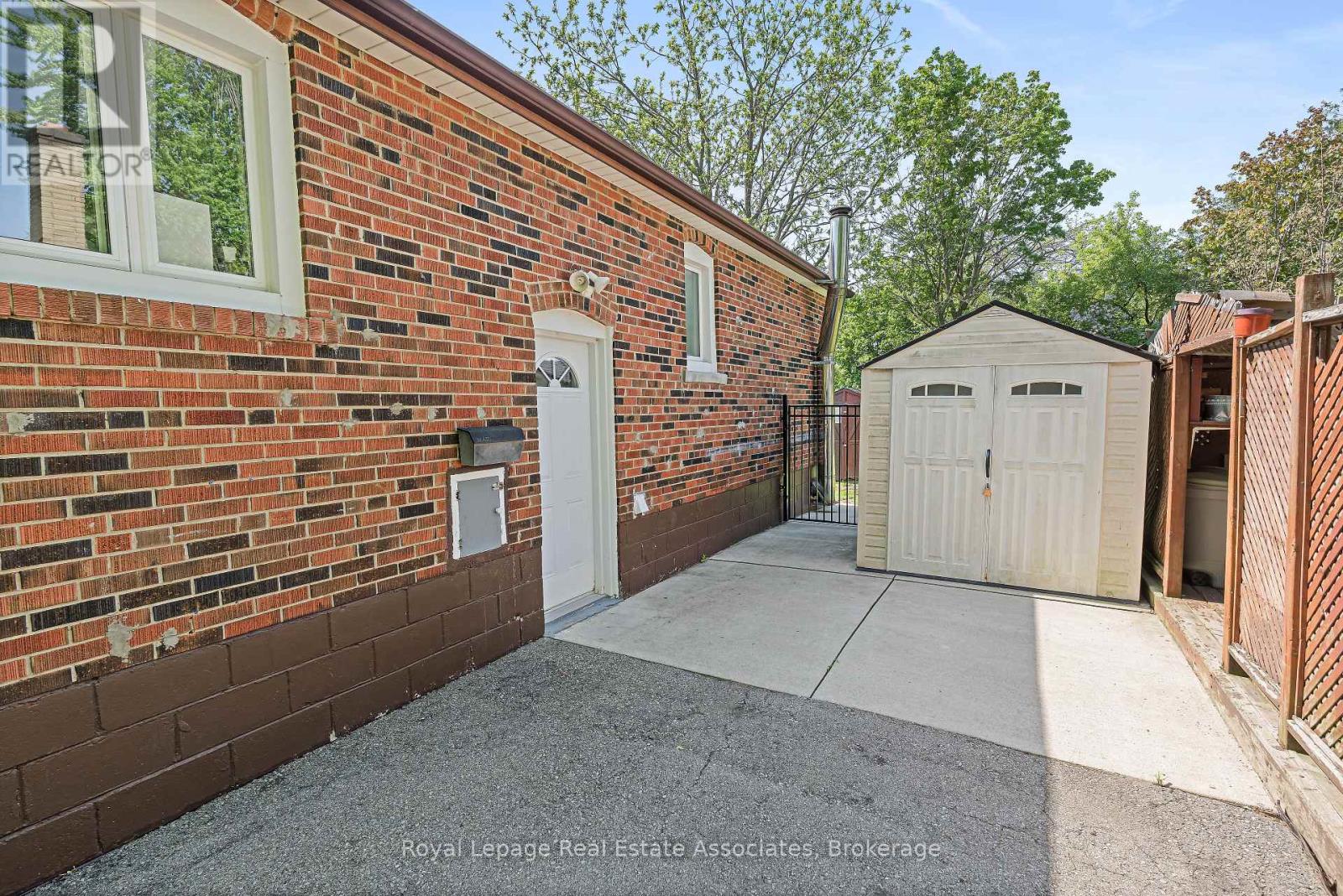 18 Shelley Street, Halton Hills (Georgetown), Ontario  L7G 3W9 - Photo 3 - W13418836