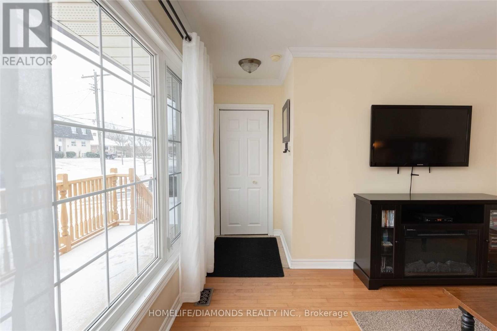 Upper - 87 Raylawn Crescent, Halton Hills (Georgetown), Ontario  L7G 4M6 - Photo 2 - W13426686