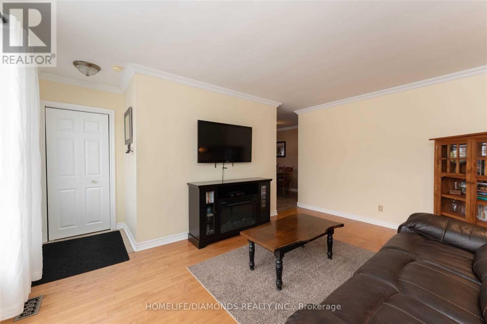 Upper - 87 Raylawn Crescent, Halton Hills (Georgetown), Ontario  L7G 4M6 - Photo 3 - W13426686