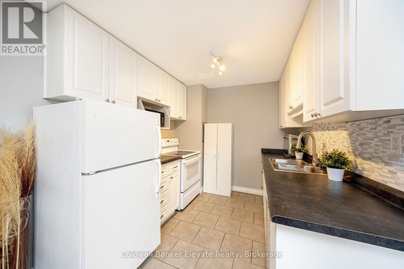 402 - 49 Park Avenue, Halton Hills (Georgetown), Ontario  L7G 3H9 - Photo 13 - W13432438
