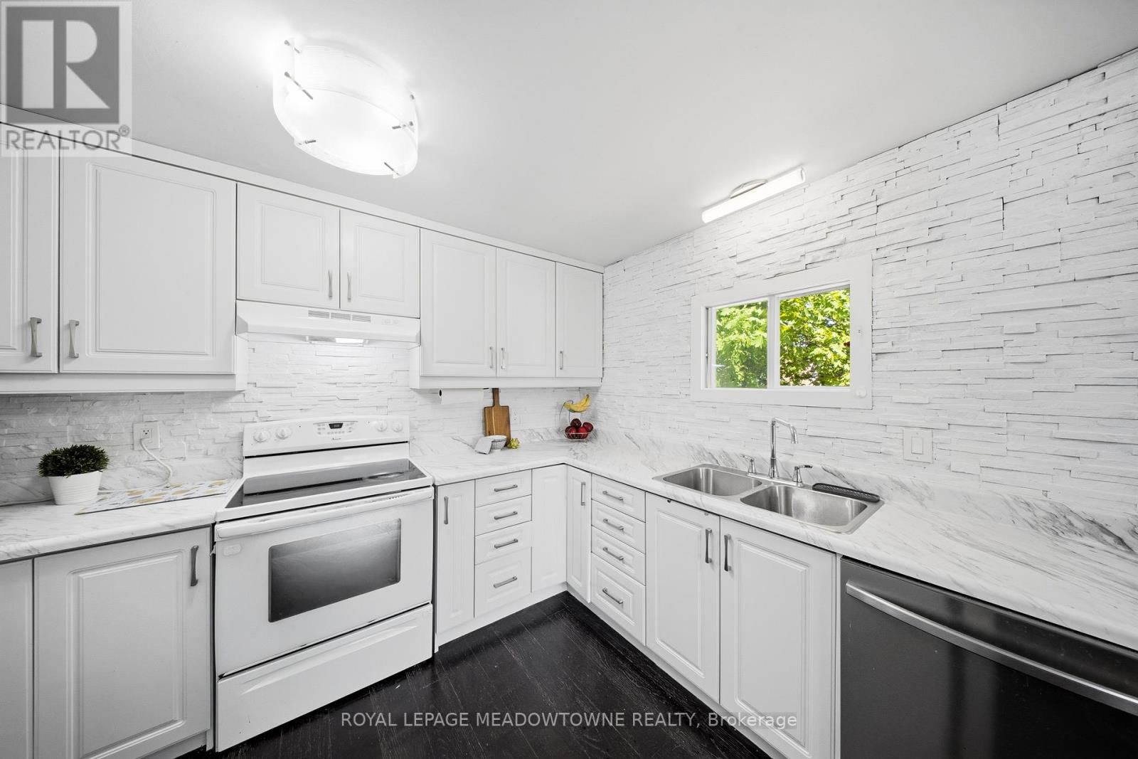 10 Back Street, Halton Hills (Georgetown), Ontario  L7G 3Y6 - Photo 10 - W13434488