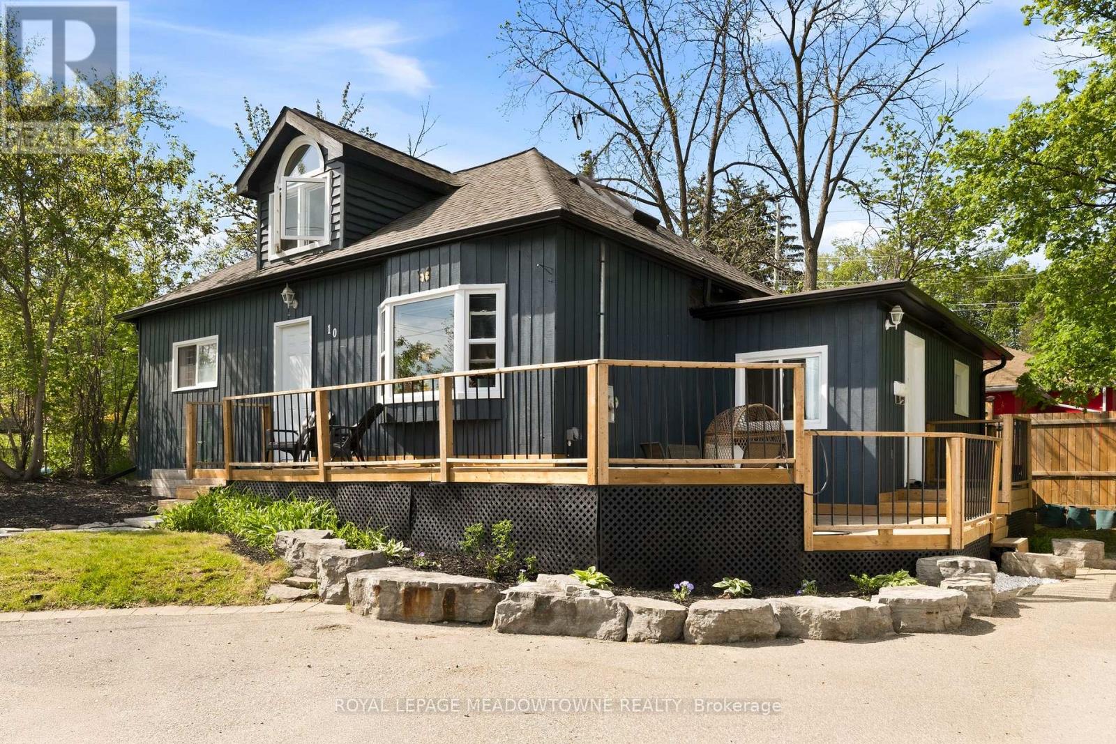 10 Back Street, Halton Hills (Georgetown), Ontario  L7G 3Y6 - Photo 3 - W13434488