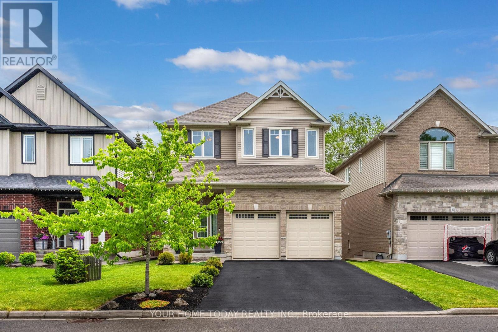 8 Trinity Court, Halton Hills (Ac Acton), Ontario  L7J 0A2 - Photo 1 - W13436728