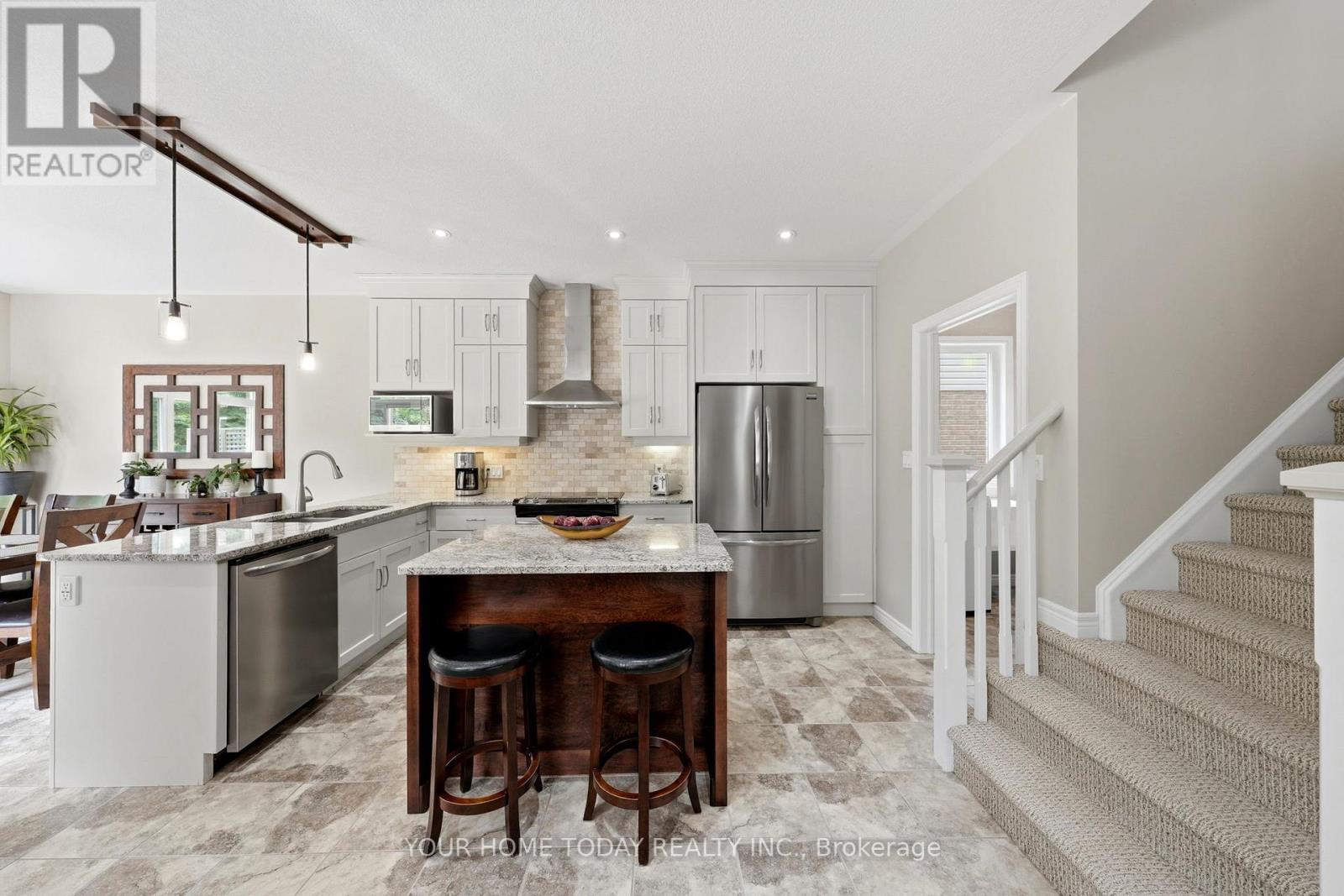 8 Trinity Court, Halton Hills (Ac Acton), Ontario  L7J 0A2 - Photo 12 - W13436728